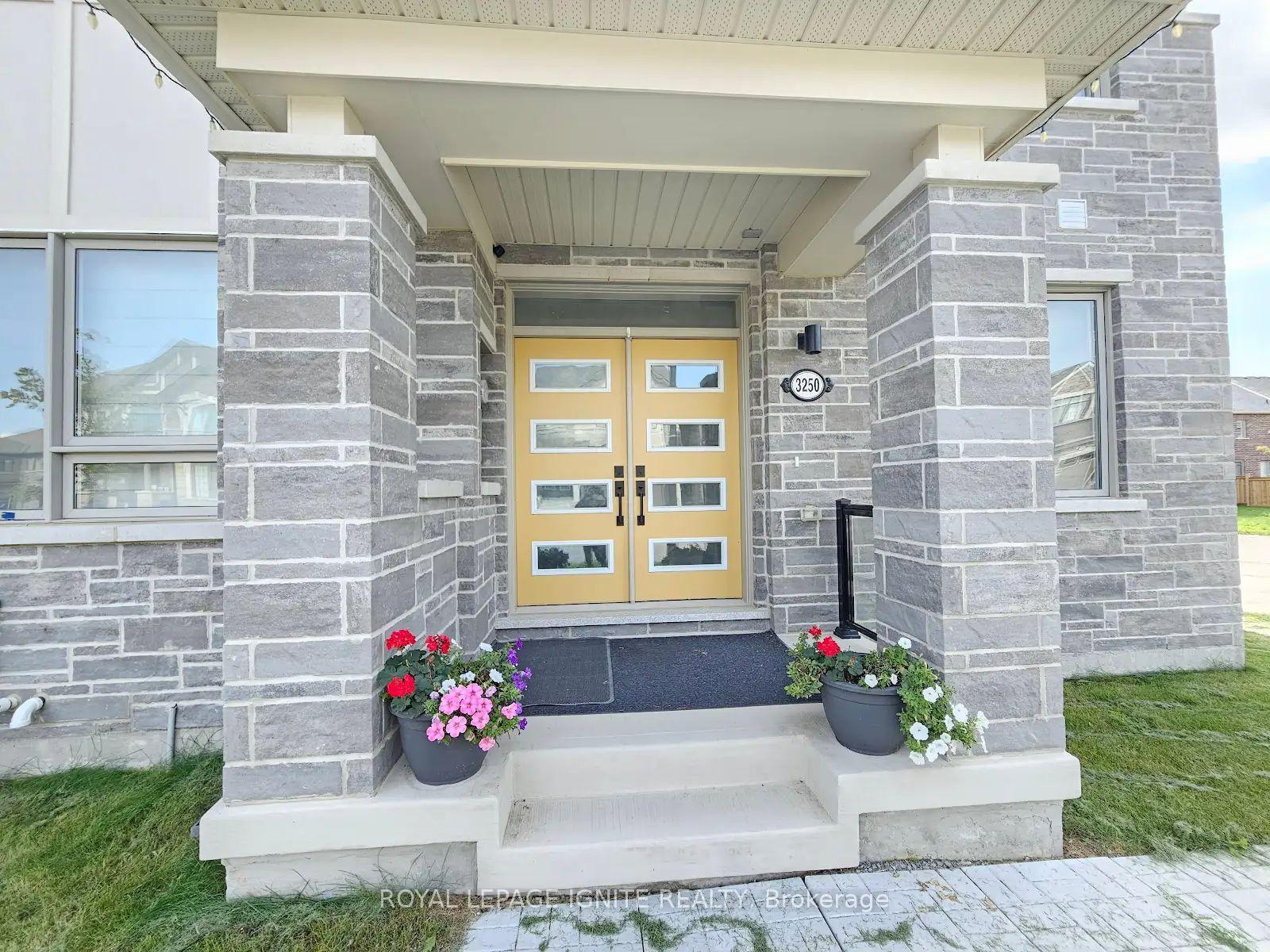 Photo 4 of 3250 Chimney Swift Crescent, Pickering, Rural Pickering — HOMEH