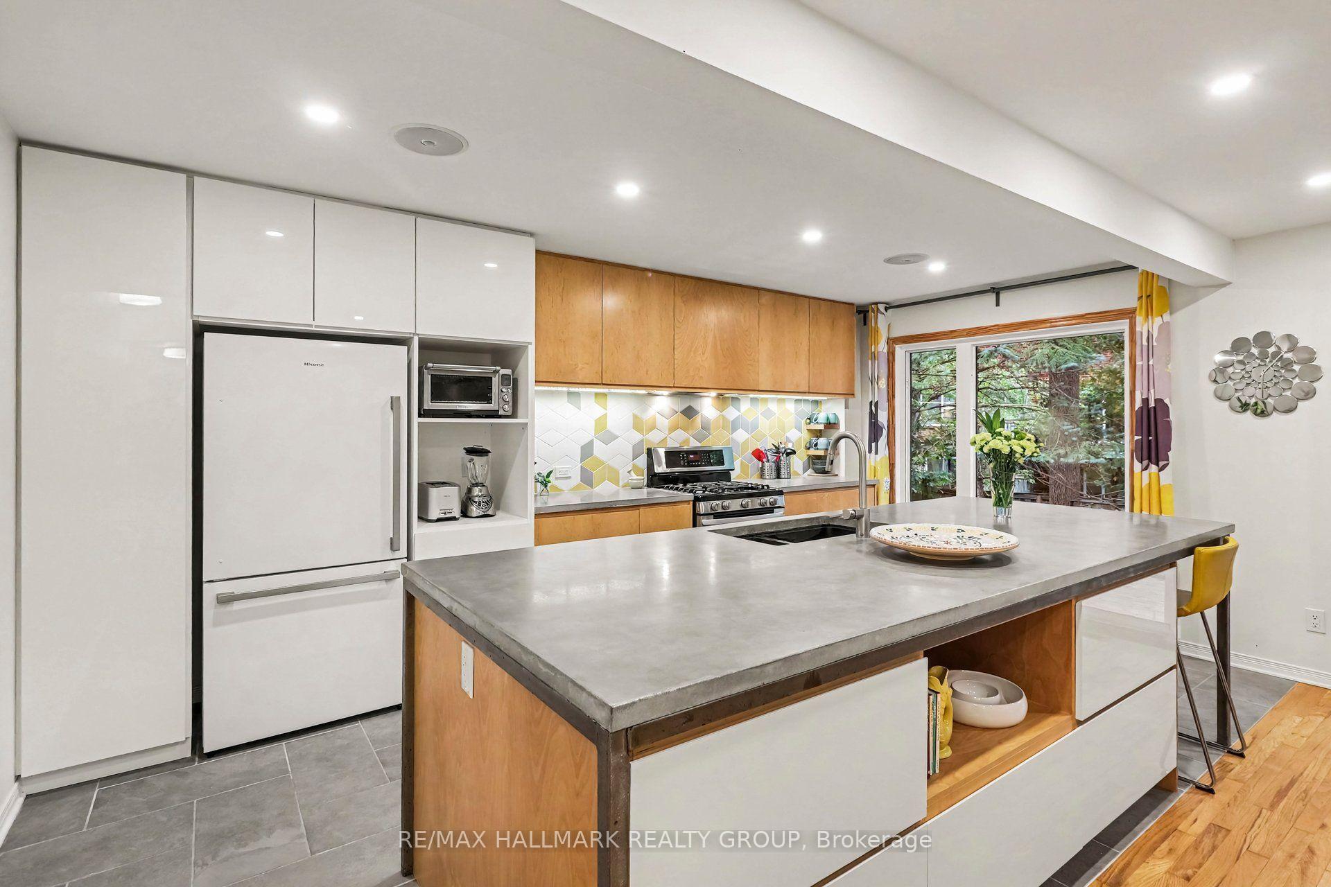 Photo 3 of 267 St Laurent Boulevard, Ottawa, Manor Park — HOMEH