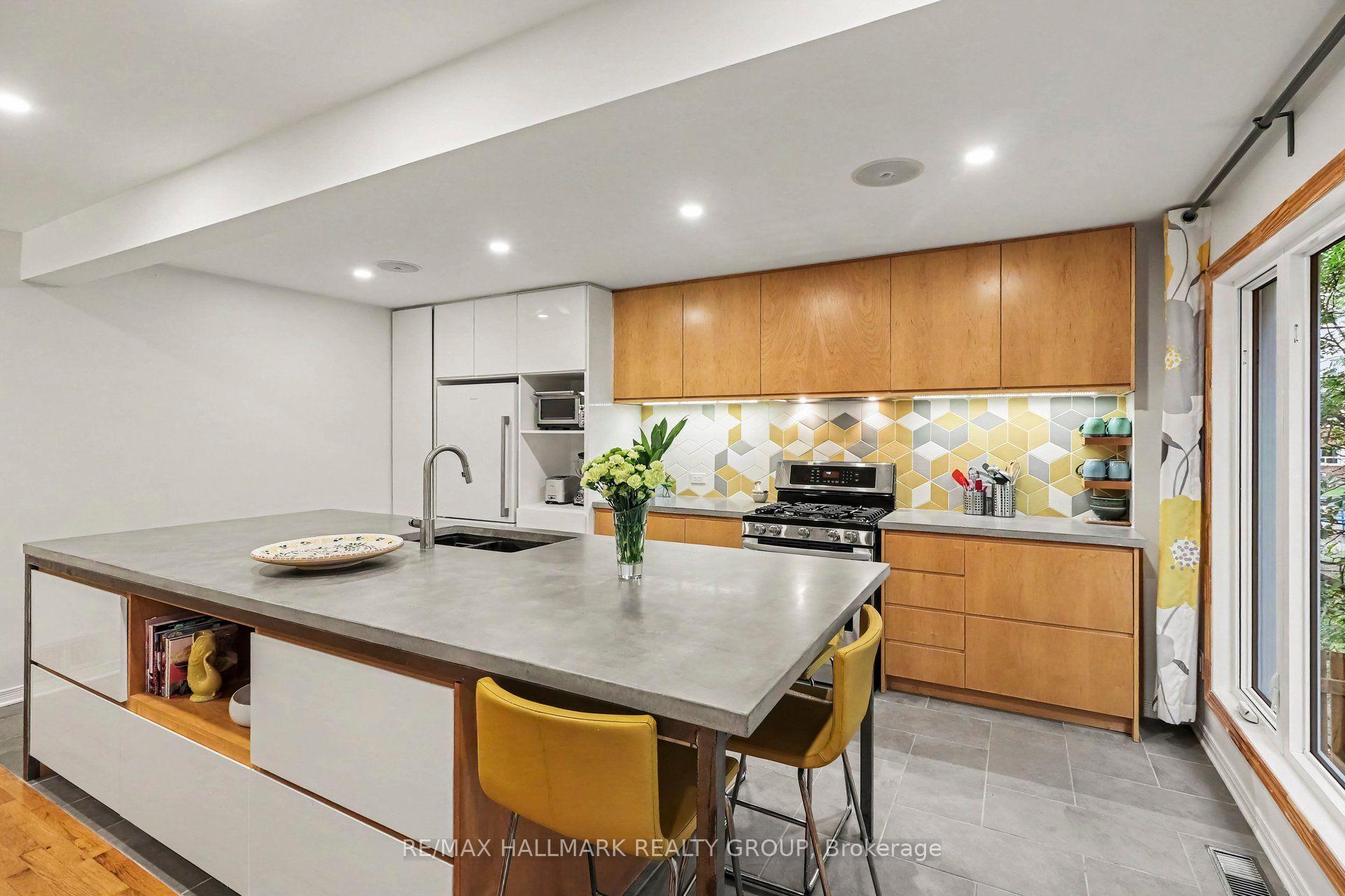Photo 4 of 267 St Laurent Boulevard, Ottawa, Manor Park — HOMEH