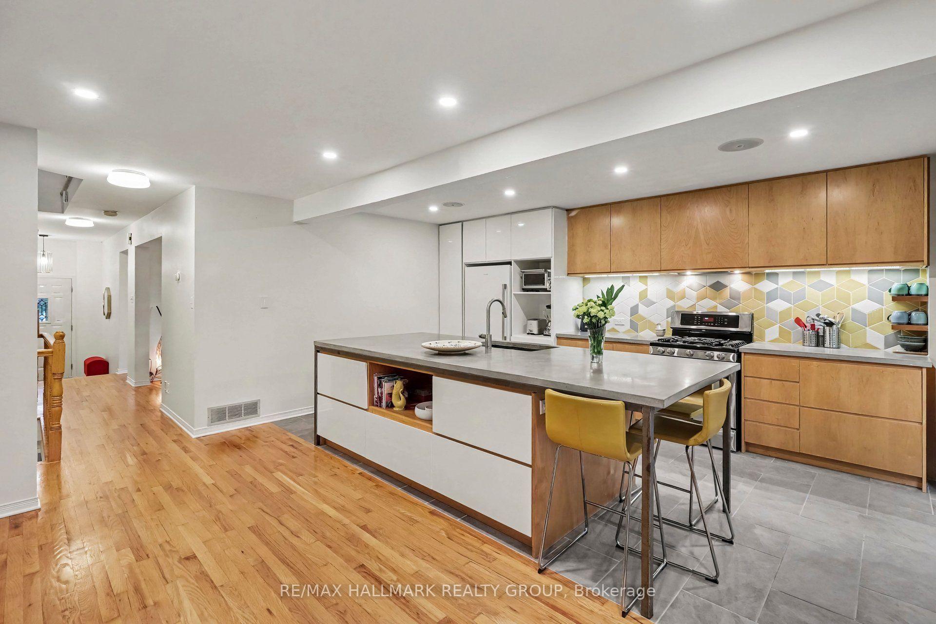 Photo 5 of 267 St Laurent Boulevard, Ottawa, Manor Park — HOMEH