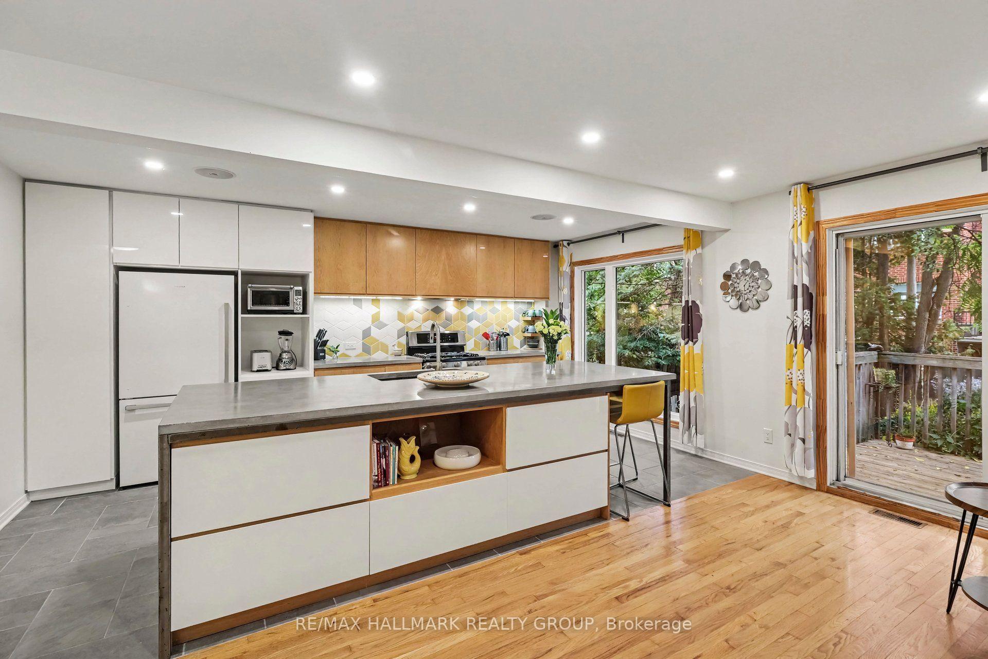 Photo 6 of 267 St Laurent Boulevard, Ottawa, Manor Park — HOMEH