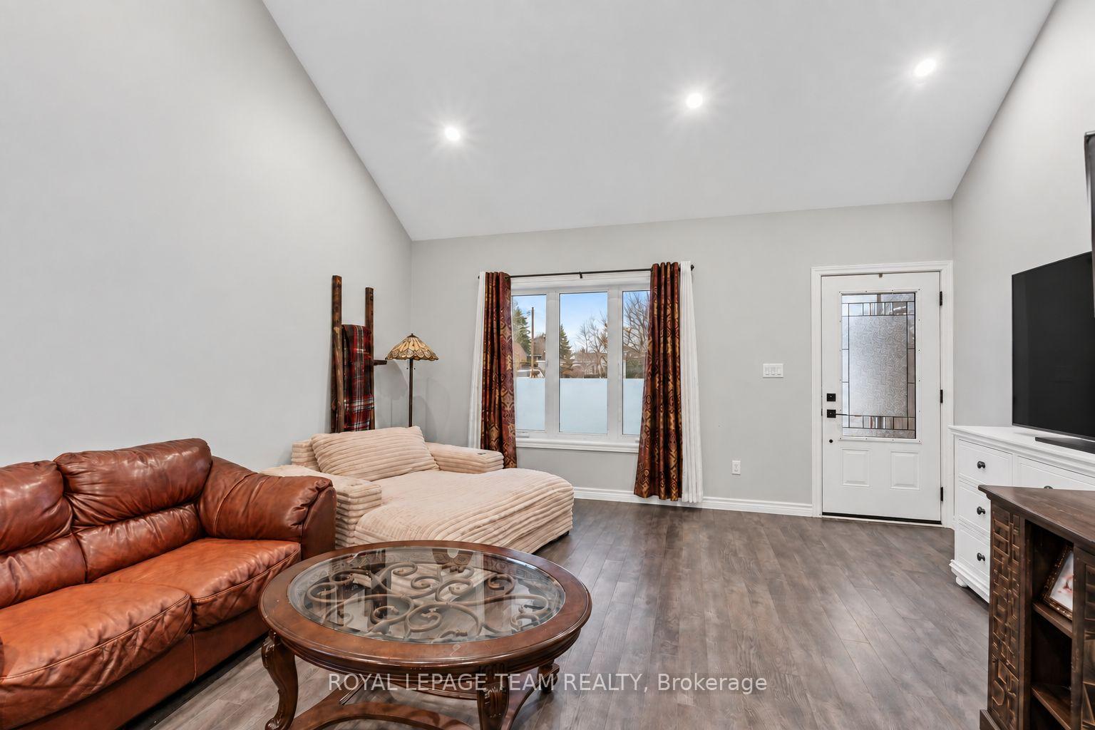 Photo 7 of 227 Roberta Crescent, Prescott, Prescott — HOMEH