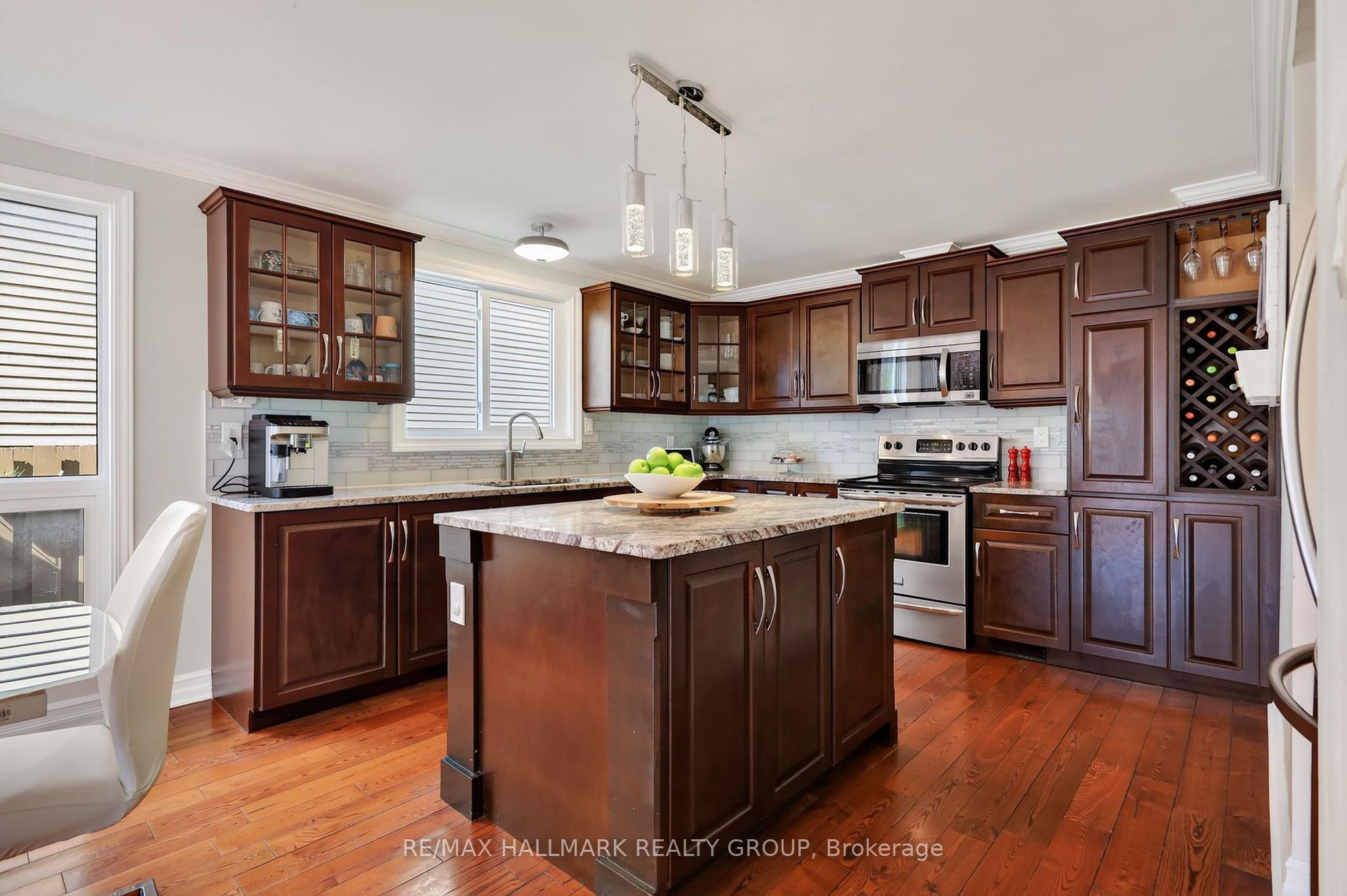Photo 4 of 6109 Forestglen Crescent, Ottawa, Chapel Hill — HOMEH