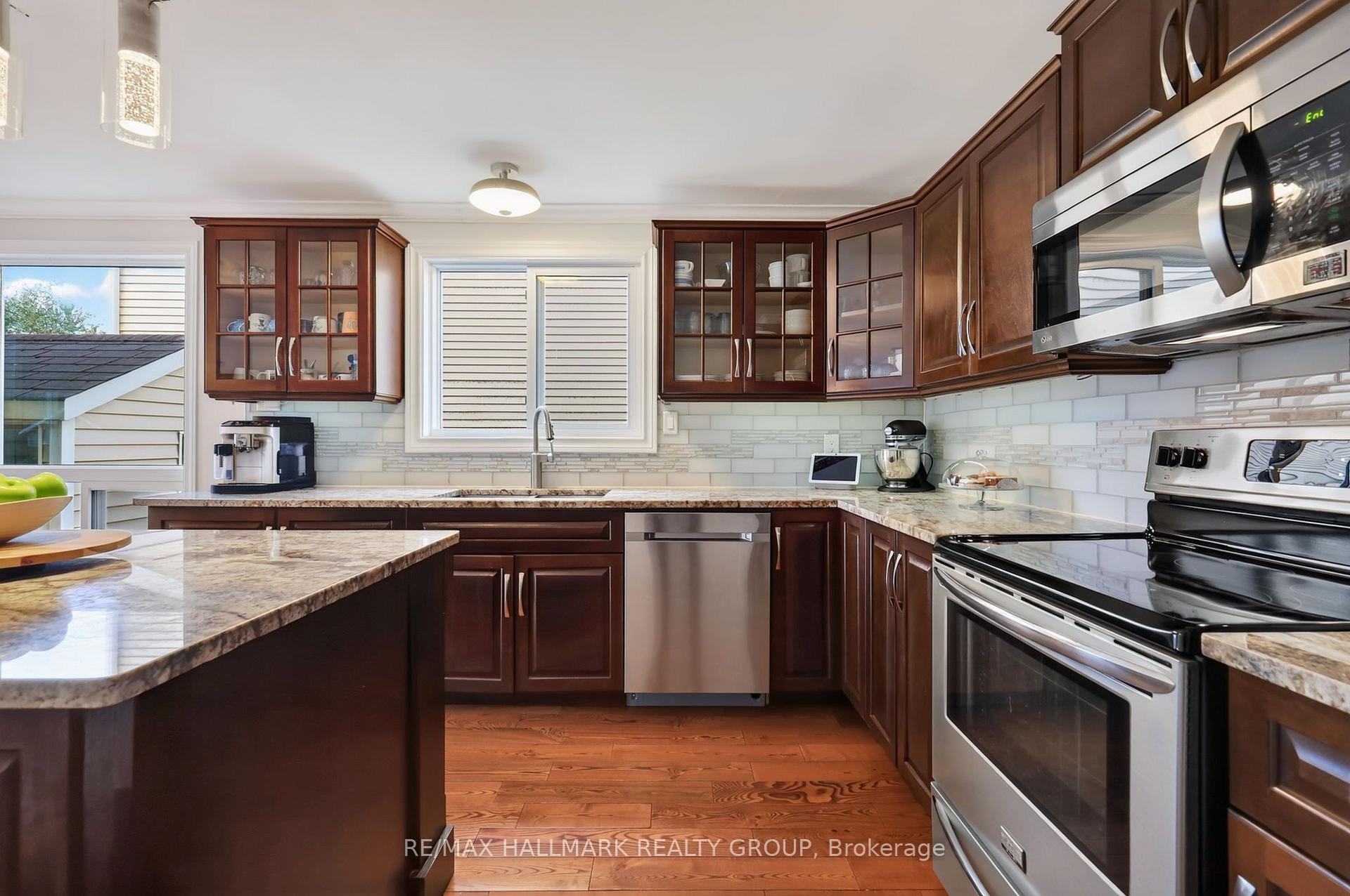 Photo 6 of 6109 Forestglen Crescent, Ottawa, Chapel Hill — HOMEH