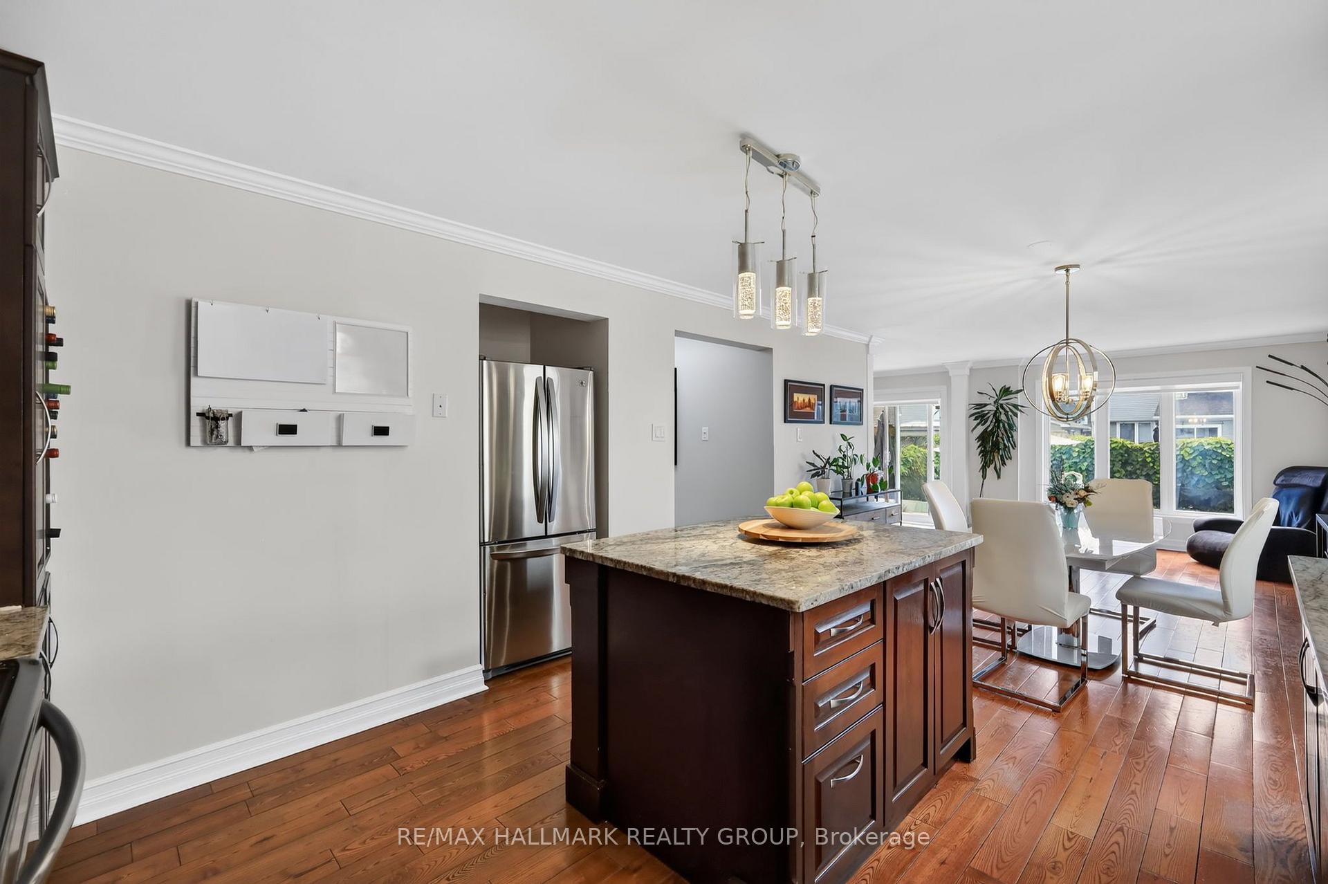 Photo 7 of 6109 Forestglen Crescent, Ottawa, Chapel Hill — HOMEH
