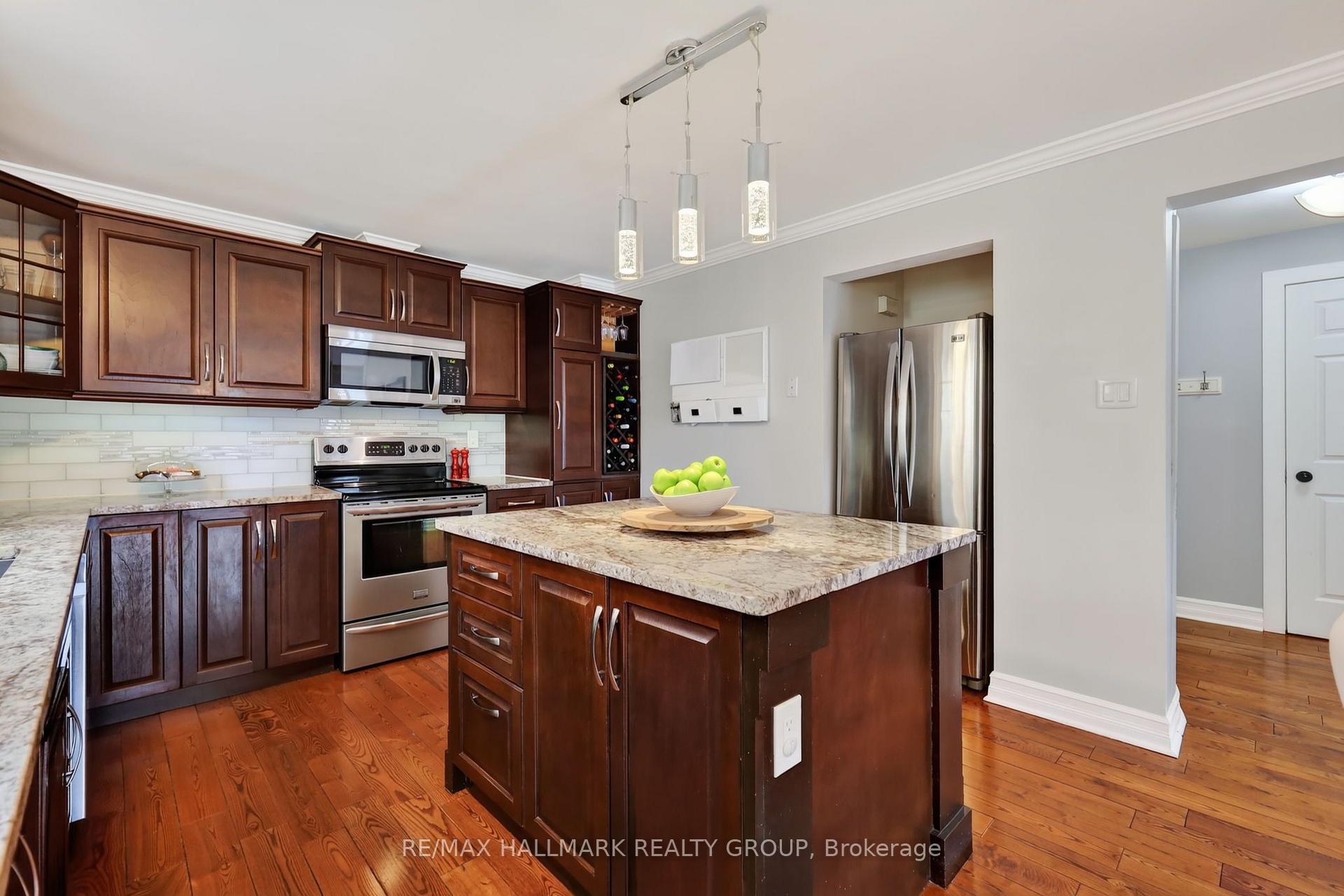 Photo 9 of 6109 Forestglen Crescent, Ottawa, Chapel Hill — HOMEH