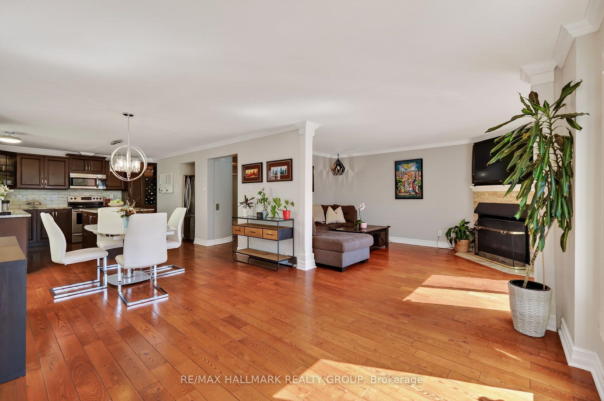 Photo 10 of 6109 Forestglen Crescent, Ottawa, Chapel Hill — HOMEH