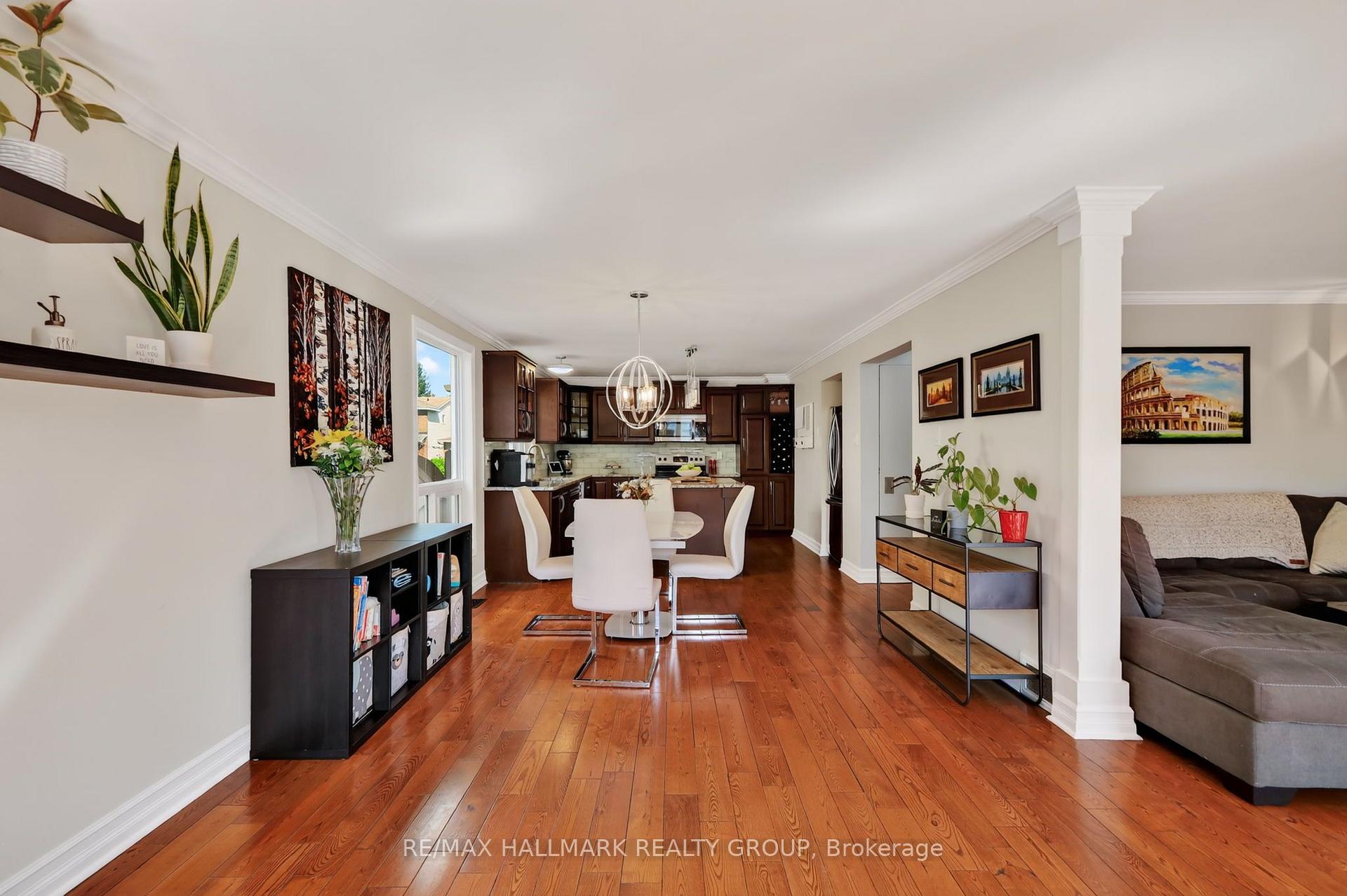 Photo 11 of 6109 Forestglen Crescent, Ottawa, Chapel Hill — HOMEH