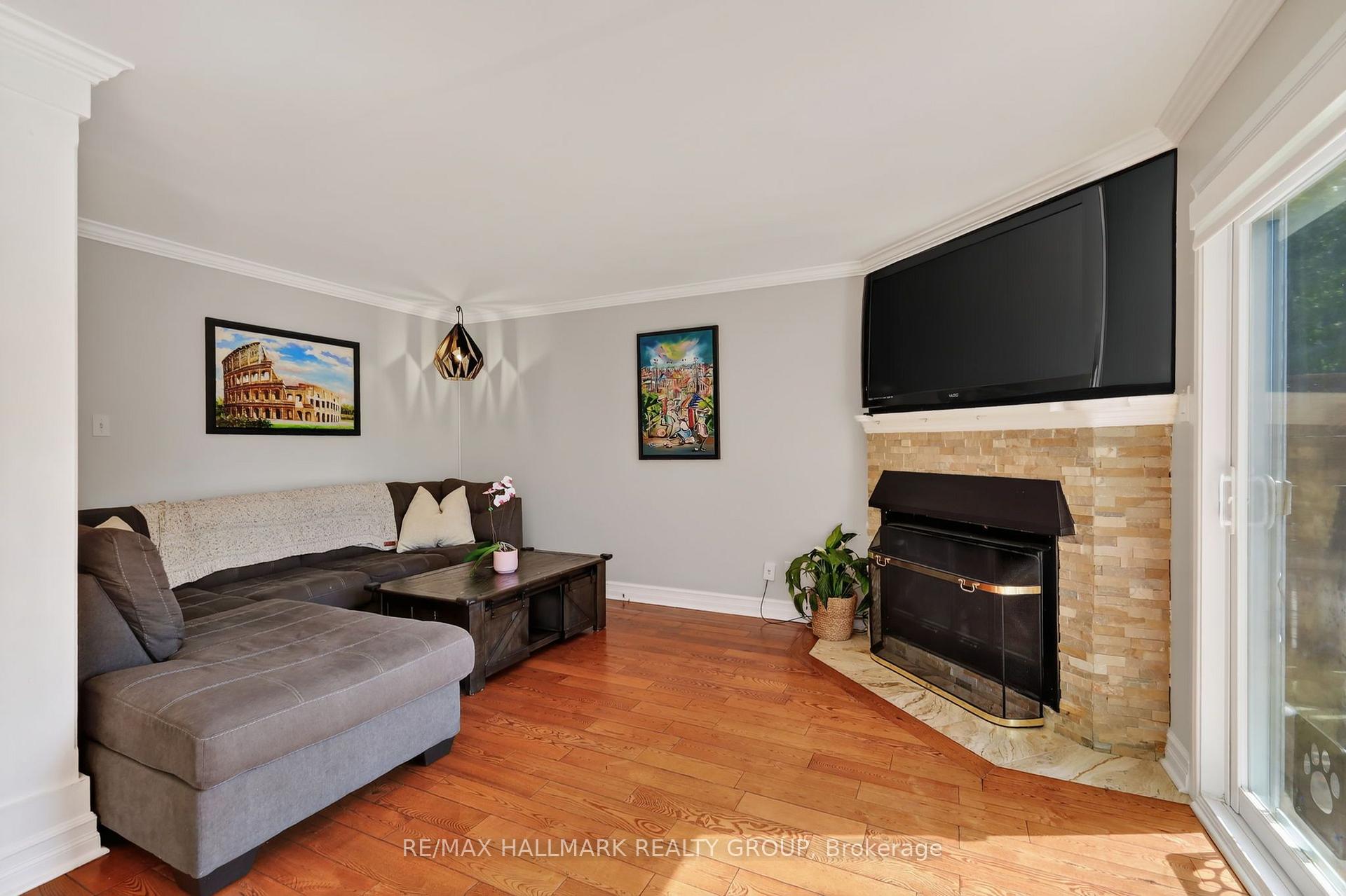 Photo 12 of 6109 Forestglen Crescent, Ottawa, Chapel Hill — HOMEH