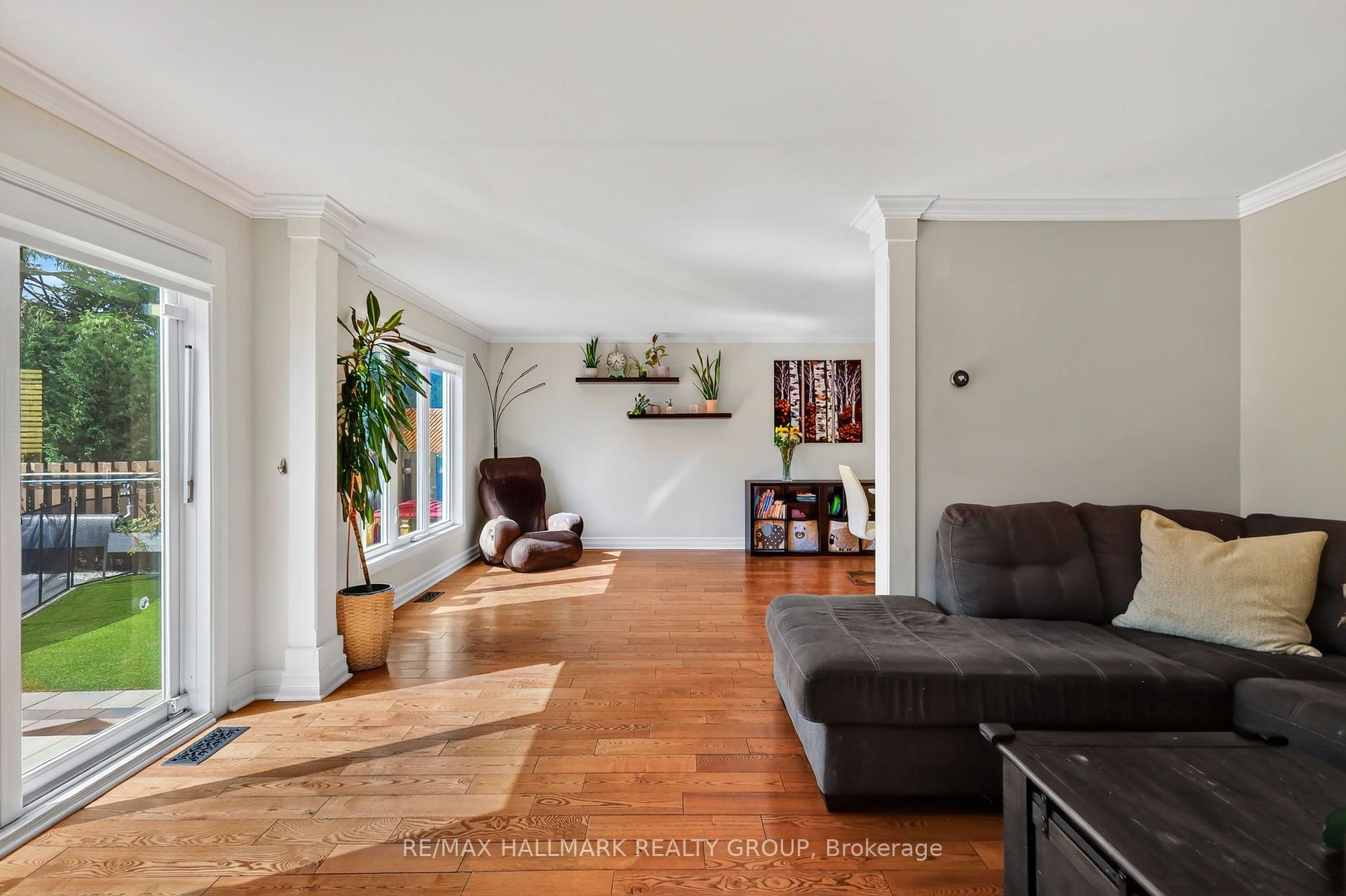 Photo 14 of 6109 Forestglen Crescent, Ottawa, Chapel Hill — HOMEH
