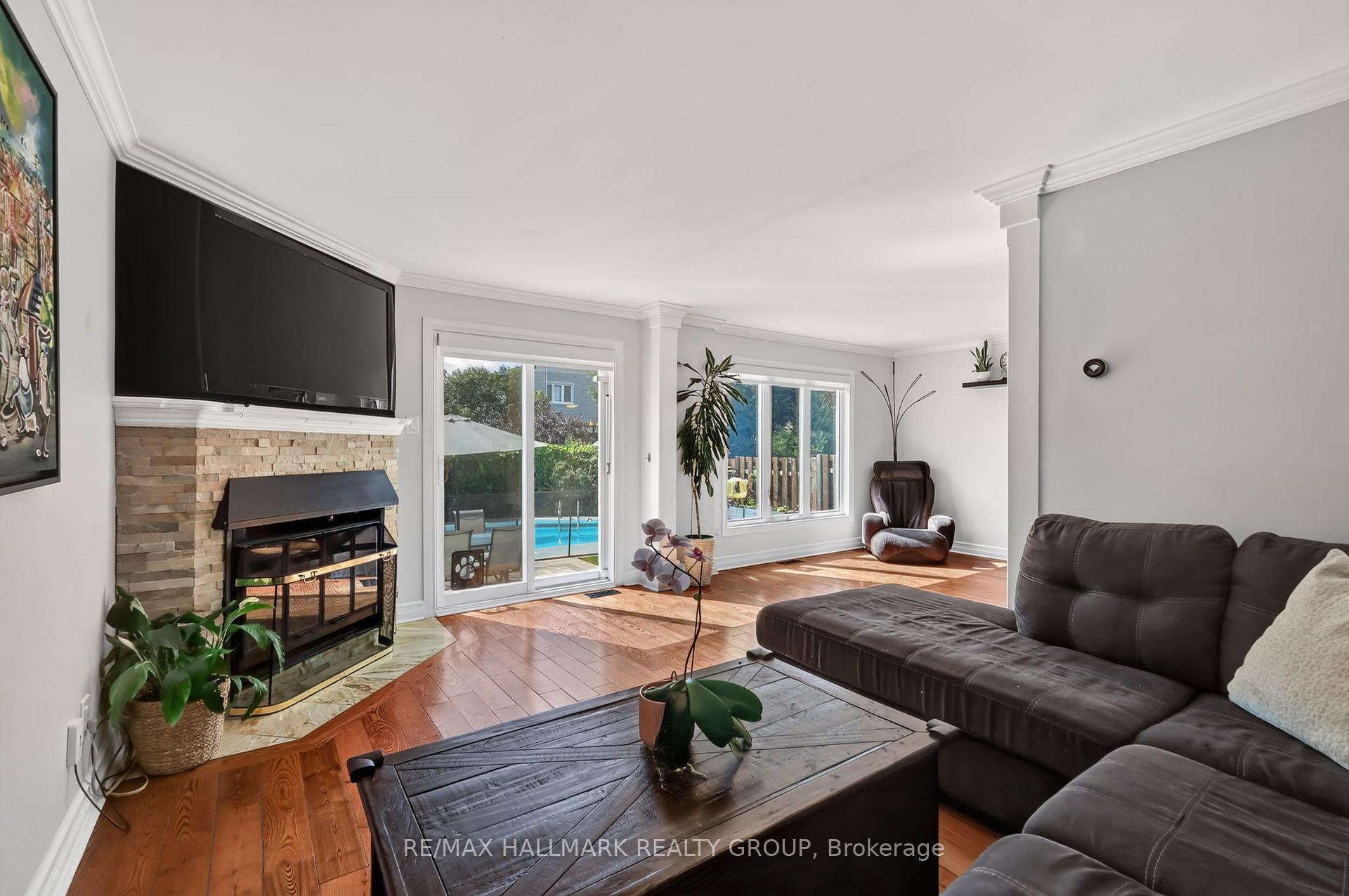 Photo 15 of 6109 Forestglen Crescent, Ottawa, Chapel Hill — HOMEH