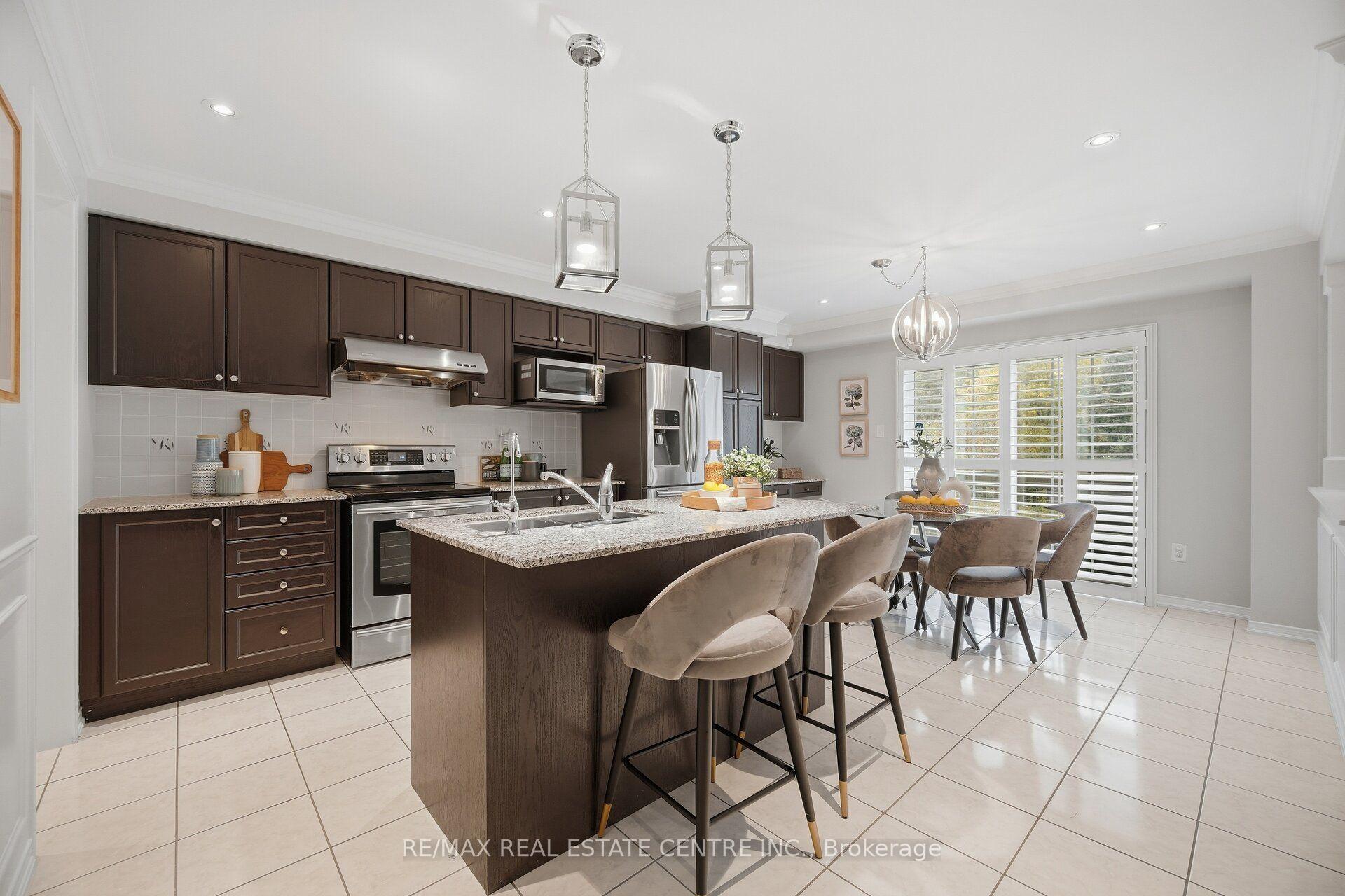 Photo 14 of 33 Mosely Crescent, Ajax, Central East — HOMEH