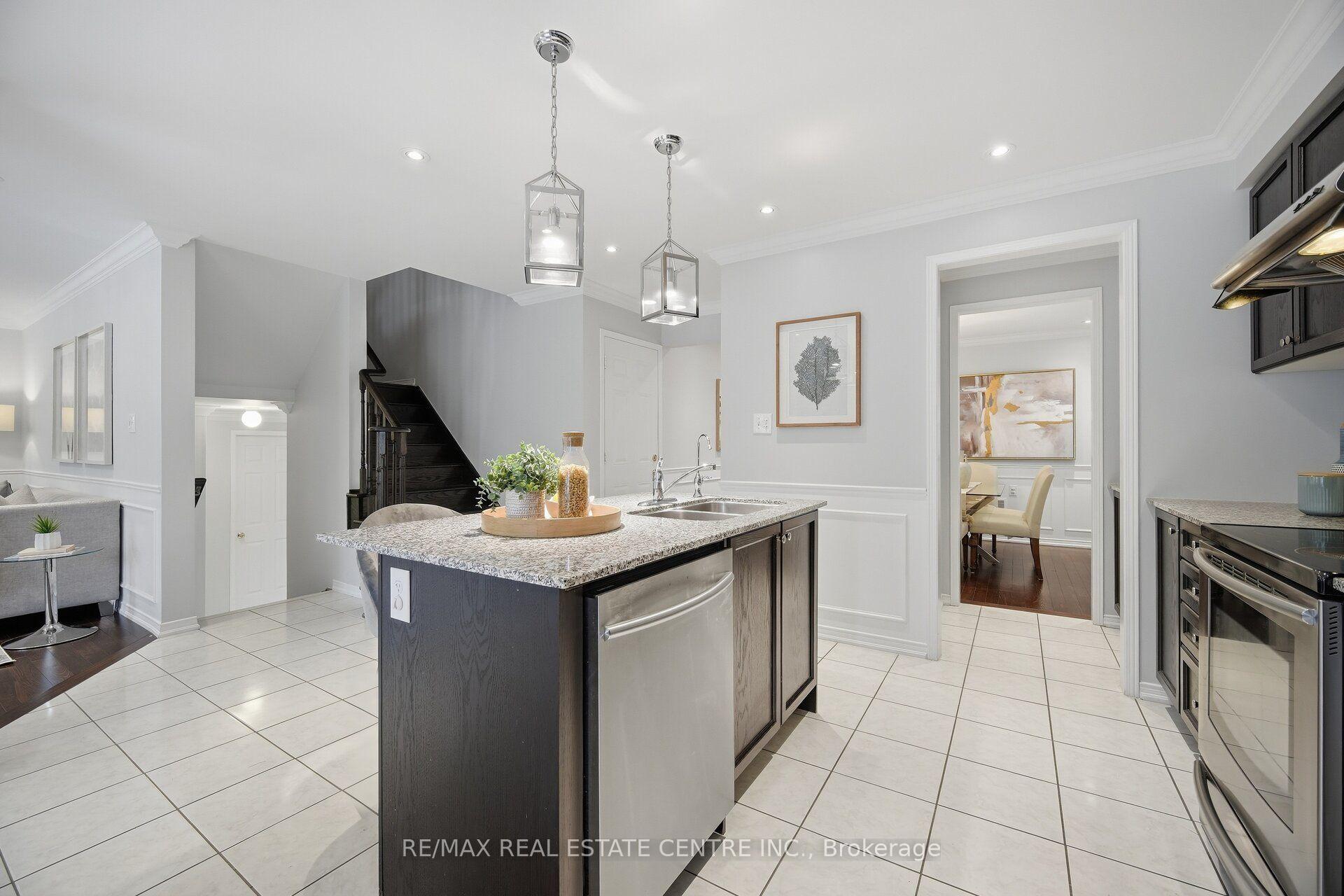 Photo 15 of 33 Mosely Crescent, Ajax, Central East — HOMEH