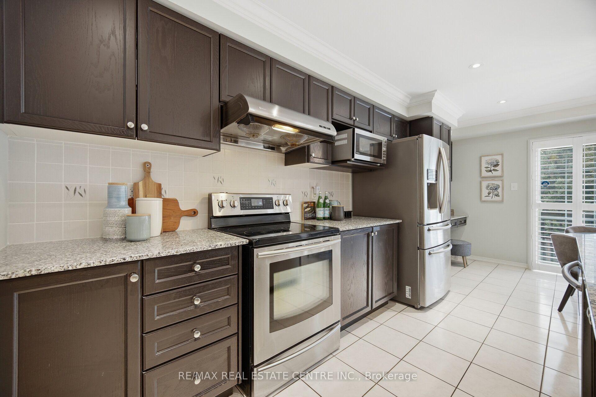 Photo 17 of 33 Mosely Crescent, Ajax, Central East — HOMEH