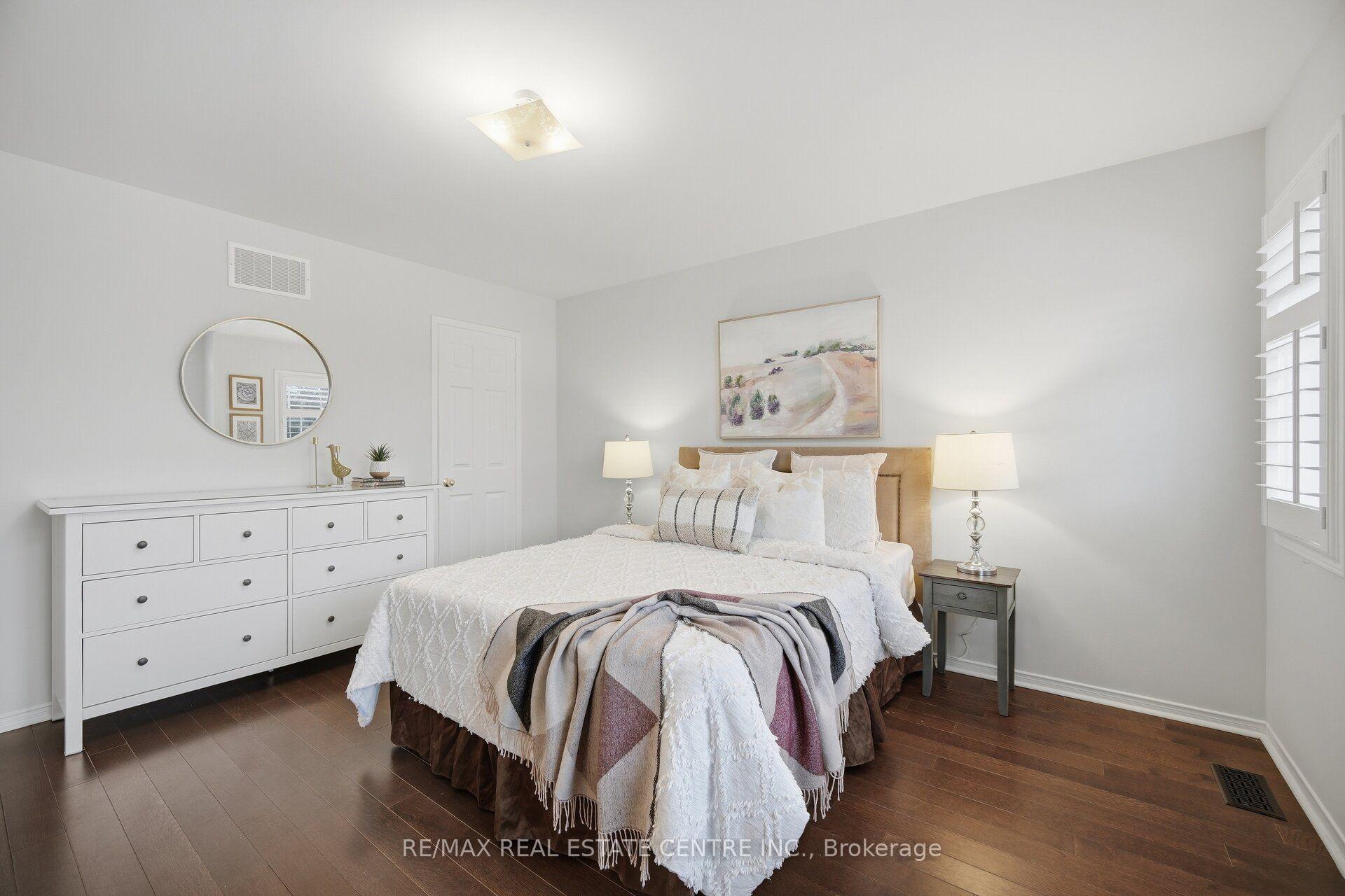 Photo 30 of 33 Mosely Crescent, Ajax, Central East — HOMEH