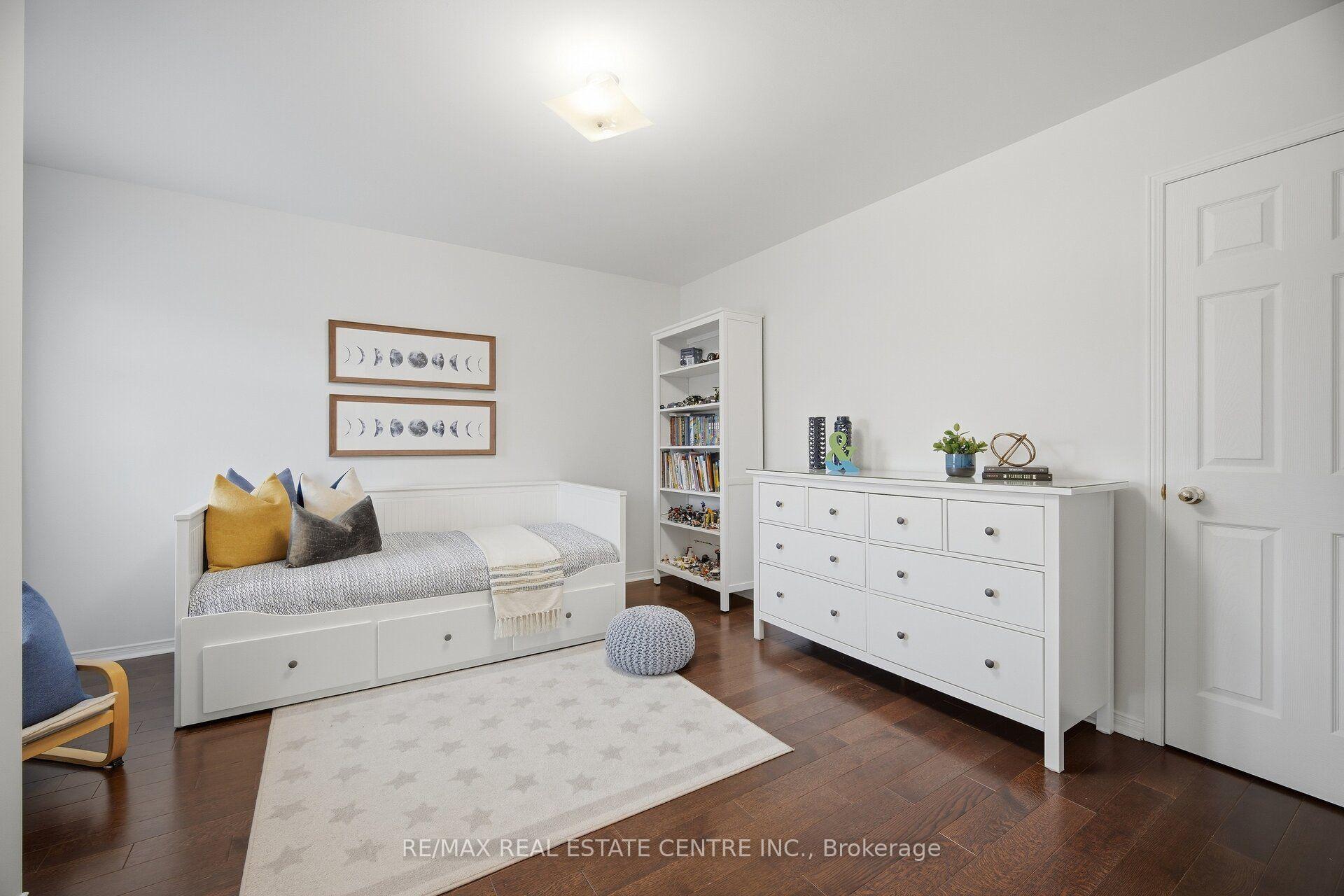 Photo 34 of 33 Mosely Crescent, Ajax, Central East — HOMEH