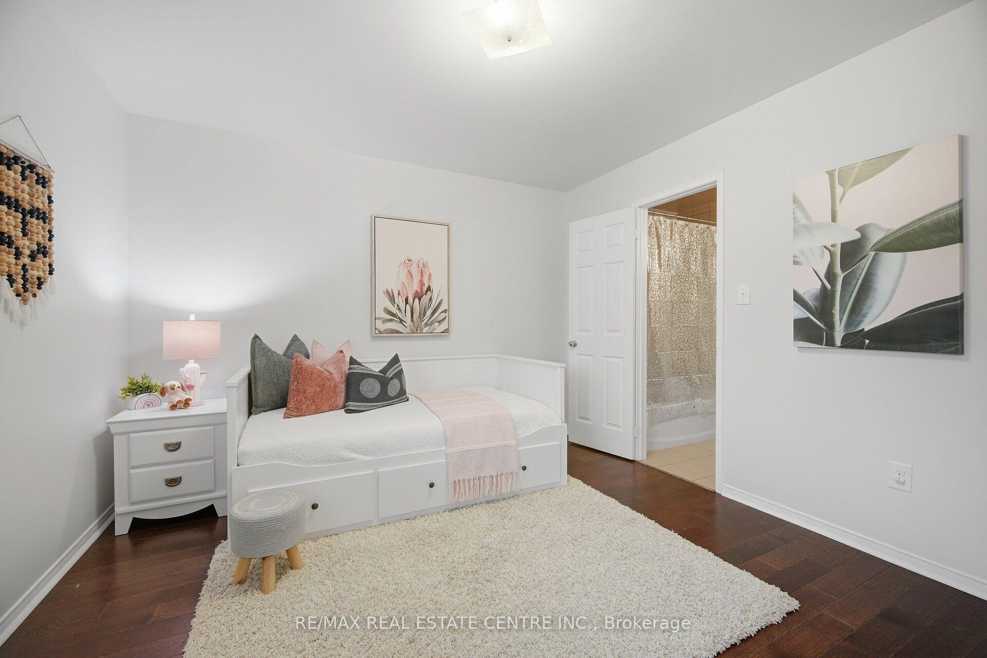 Photo 36 of 33 Mosely Crescent, Ajax, Central East — HOMEH