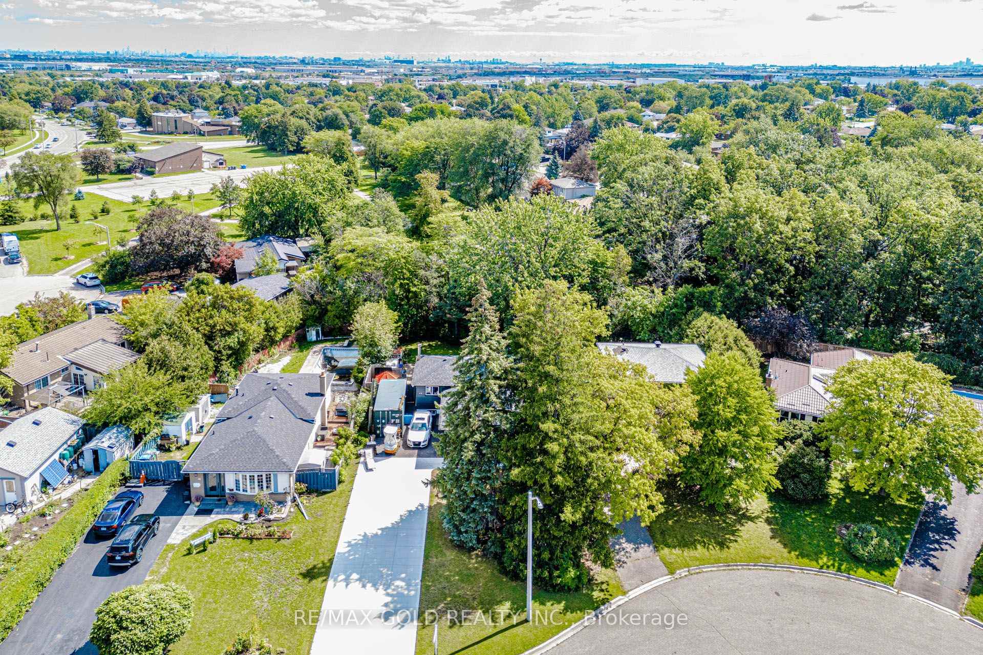 Photo 2 of 44 Deloraine Drive, Brampton, Southgate — HOMEH