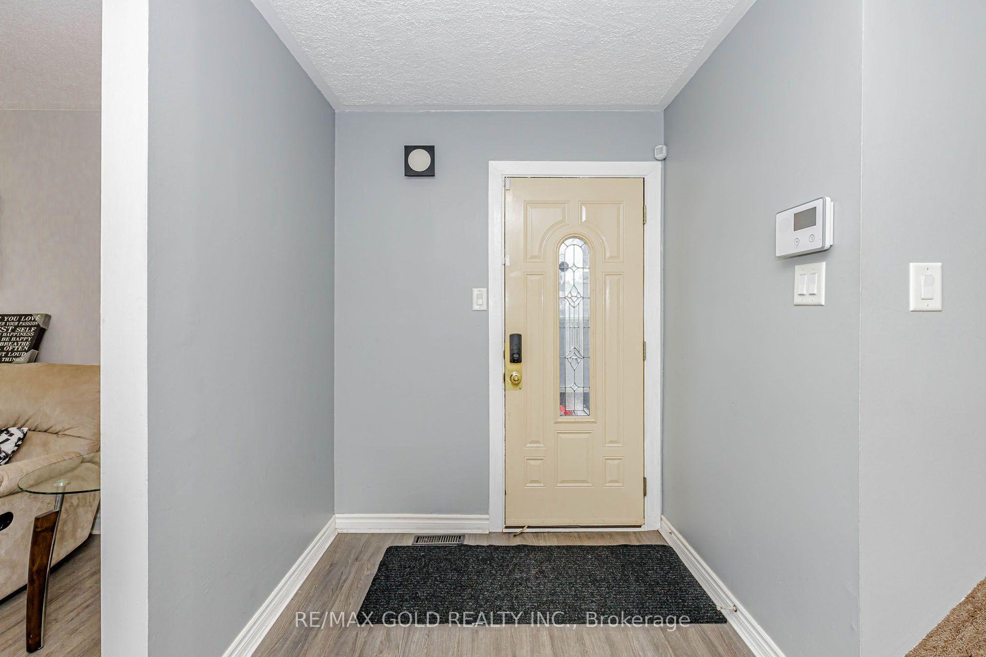 Photo 4 of 44 Deloraine Drive, Brampton, Southgate — HOMEH