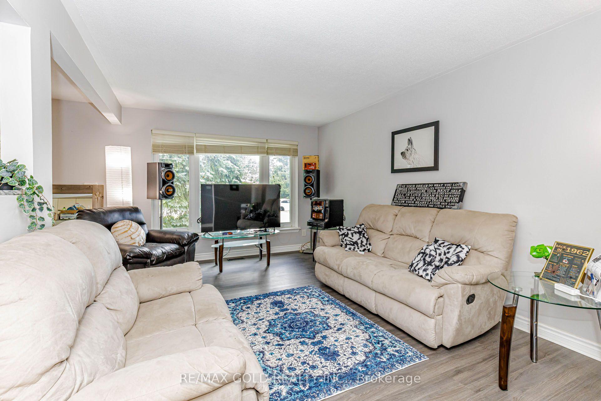 Photo 6 of 44 Deloraine Drive, Brampton, Southgate — HOMEH