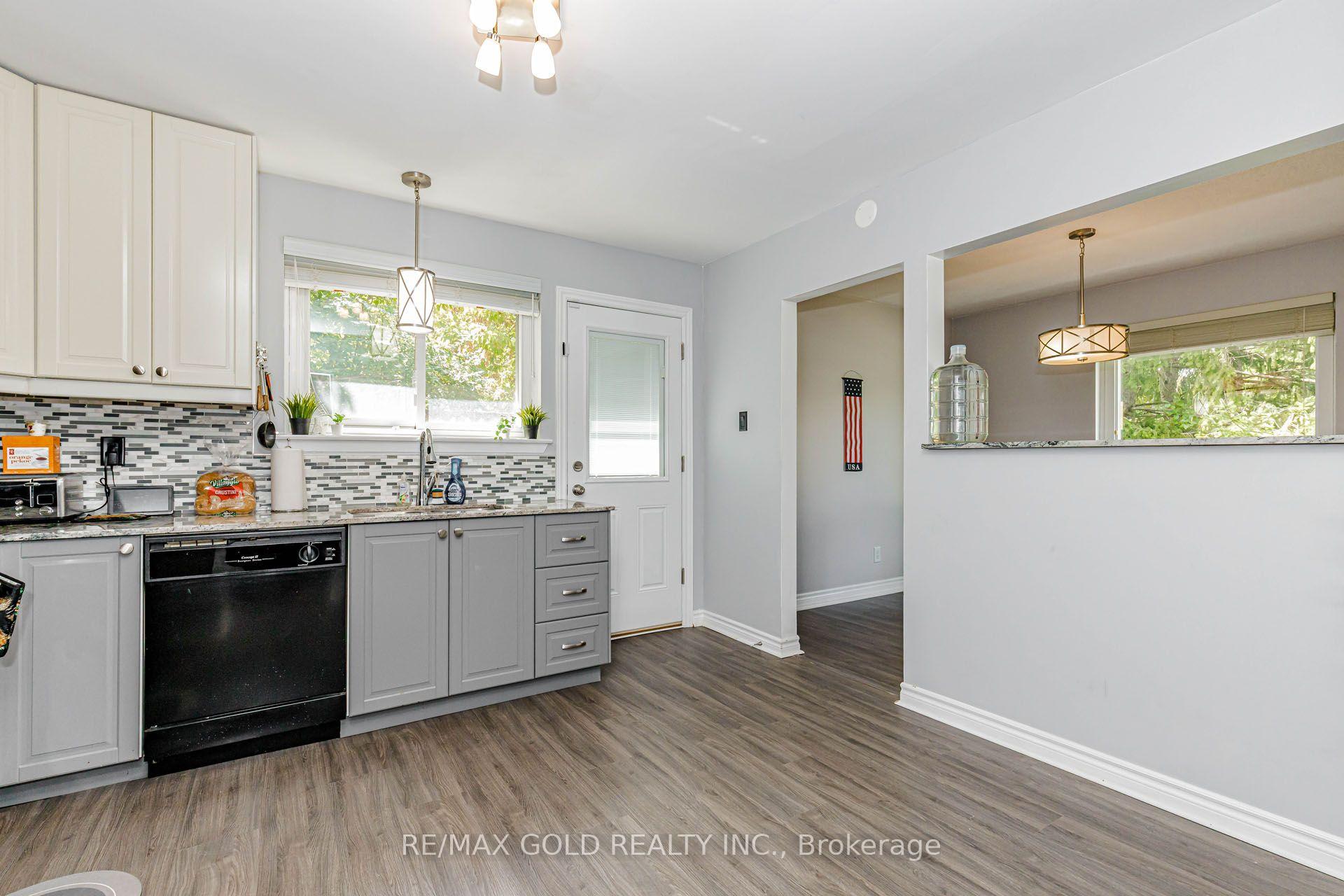 Photo 8 of 44 Deloraine Drive, Brampton, Southgate — HOMEH