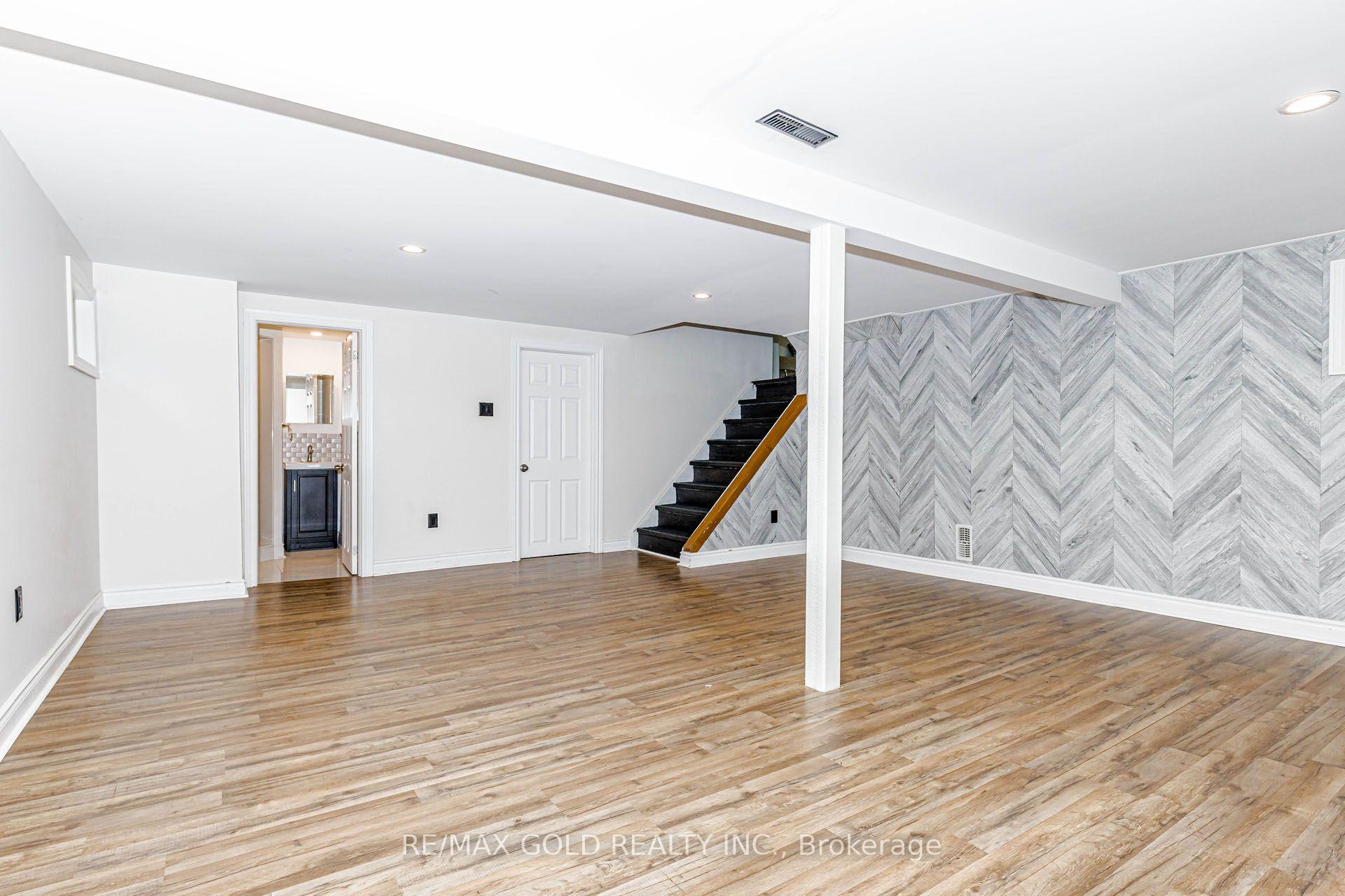 Photo 17 of 44 Deloraine Drive, Brampton, Southgate — HOMEH