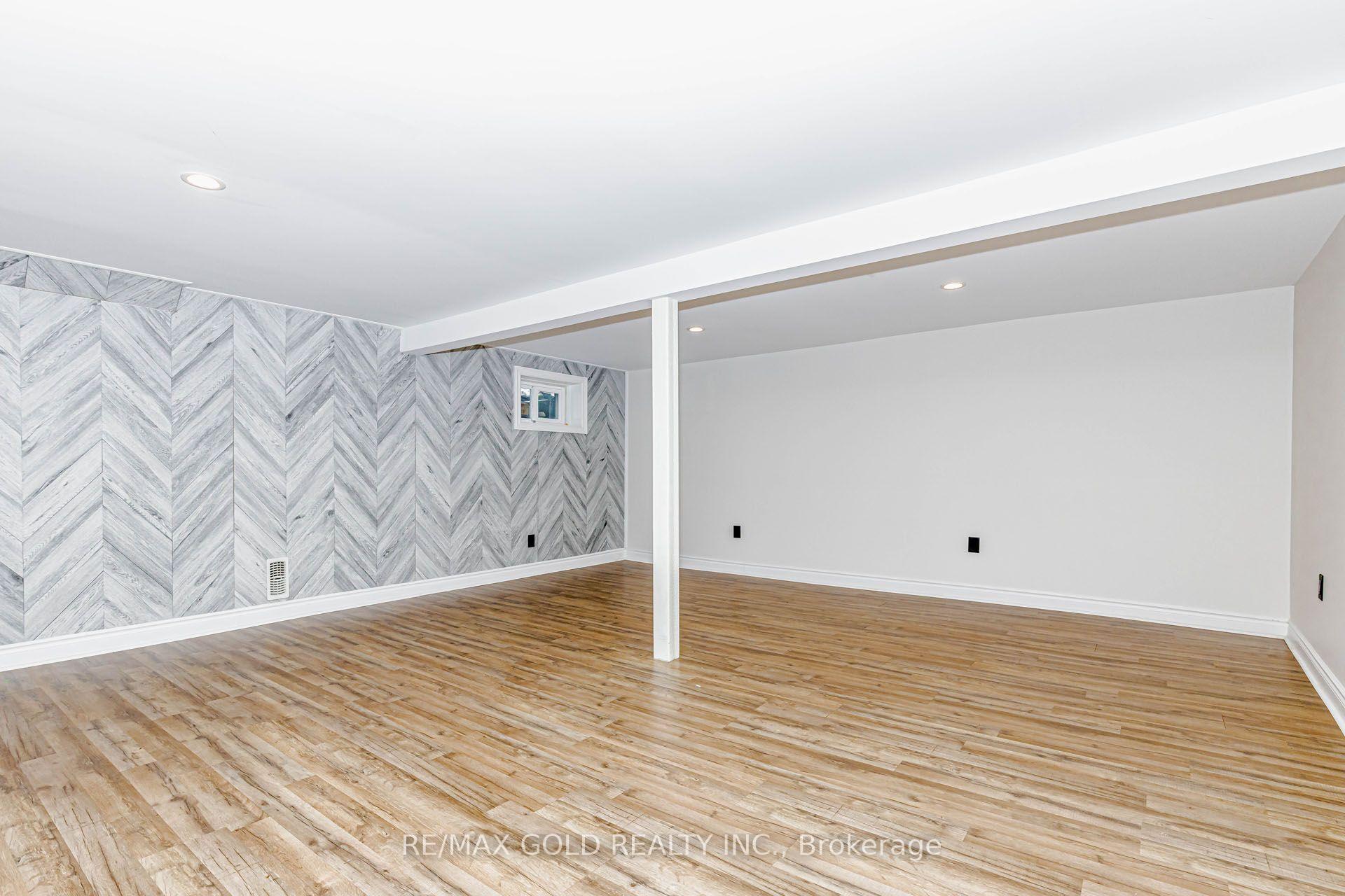 Photo 18 of 44 Deloraine Drive, Brampton, Southgate — HOMEH