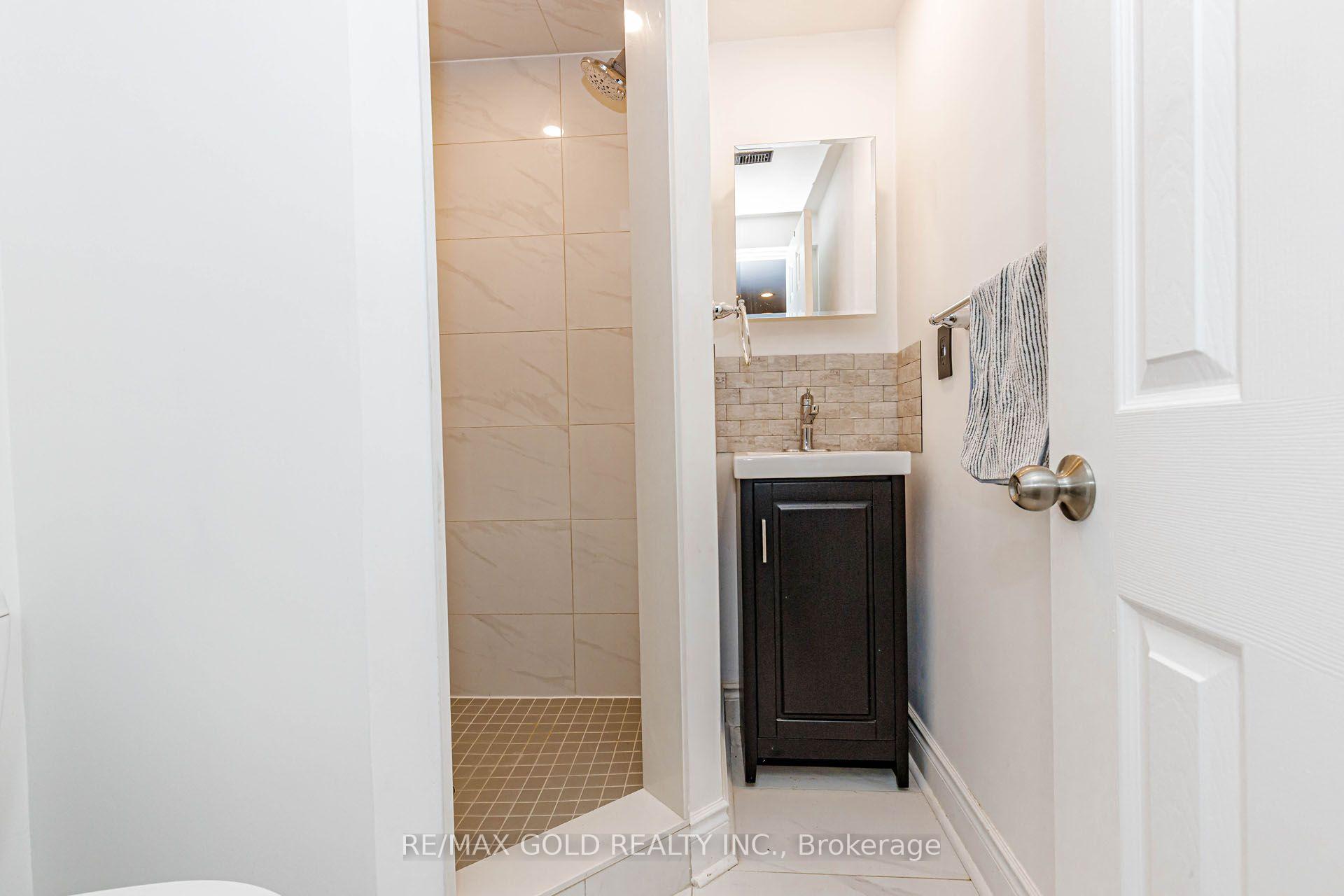 Photo 19 of 44 Deloraine Drive, Brampton, Southgate — HOMEH