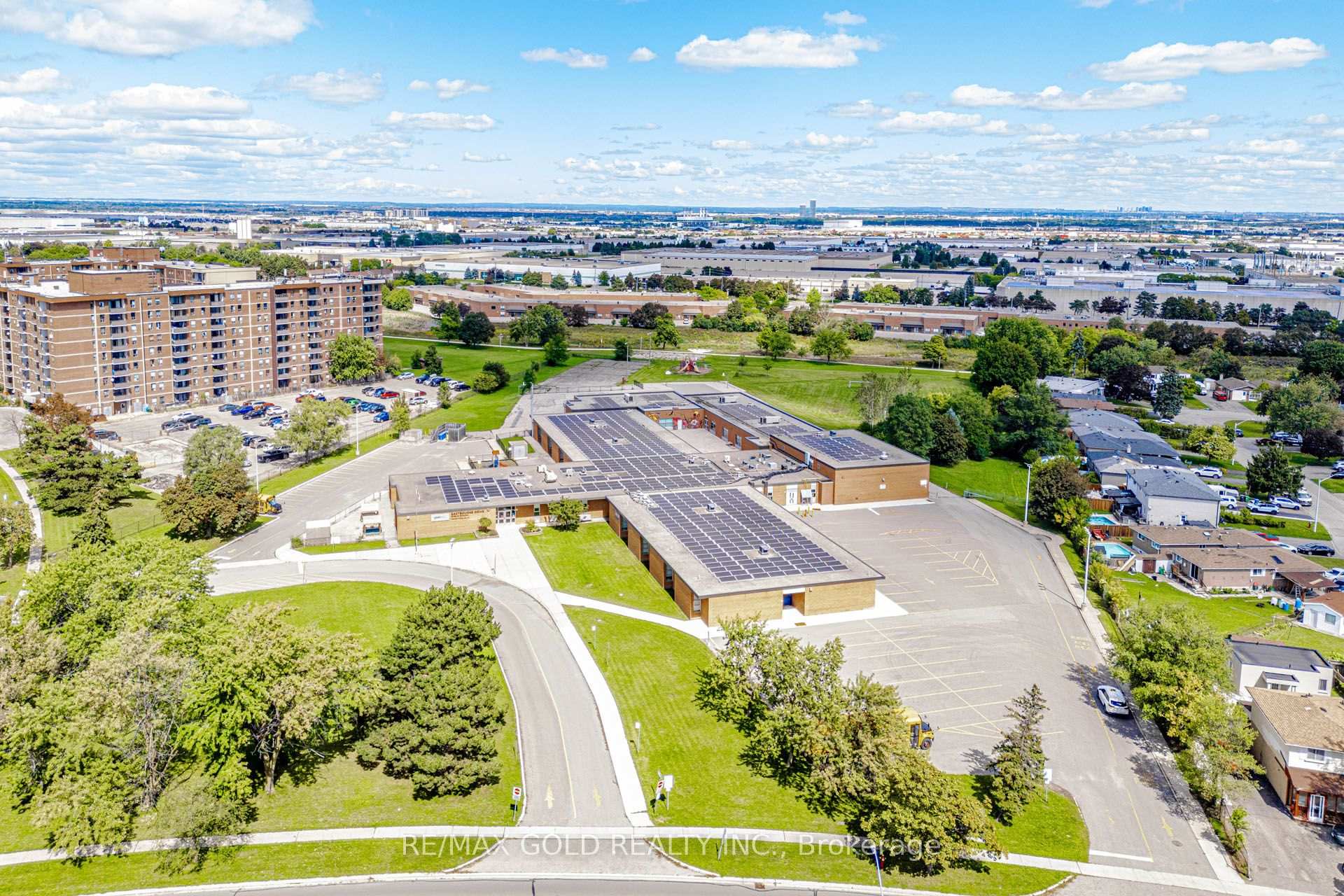 Photo 29 of 44 Deloraine Drive, Brampton, Southgate — HOMEH