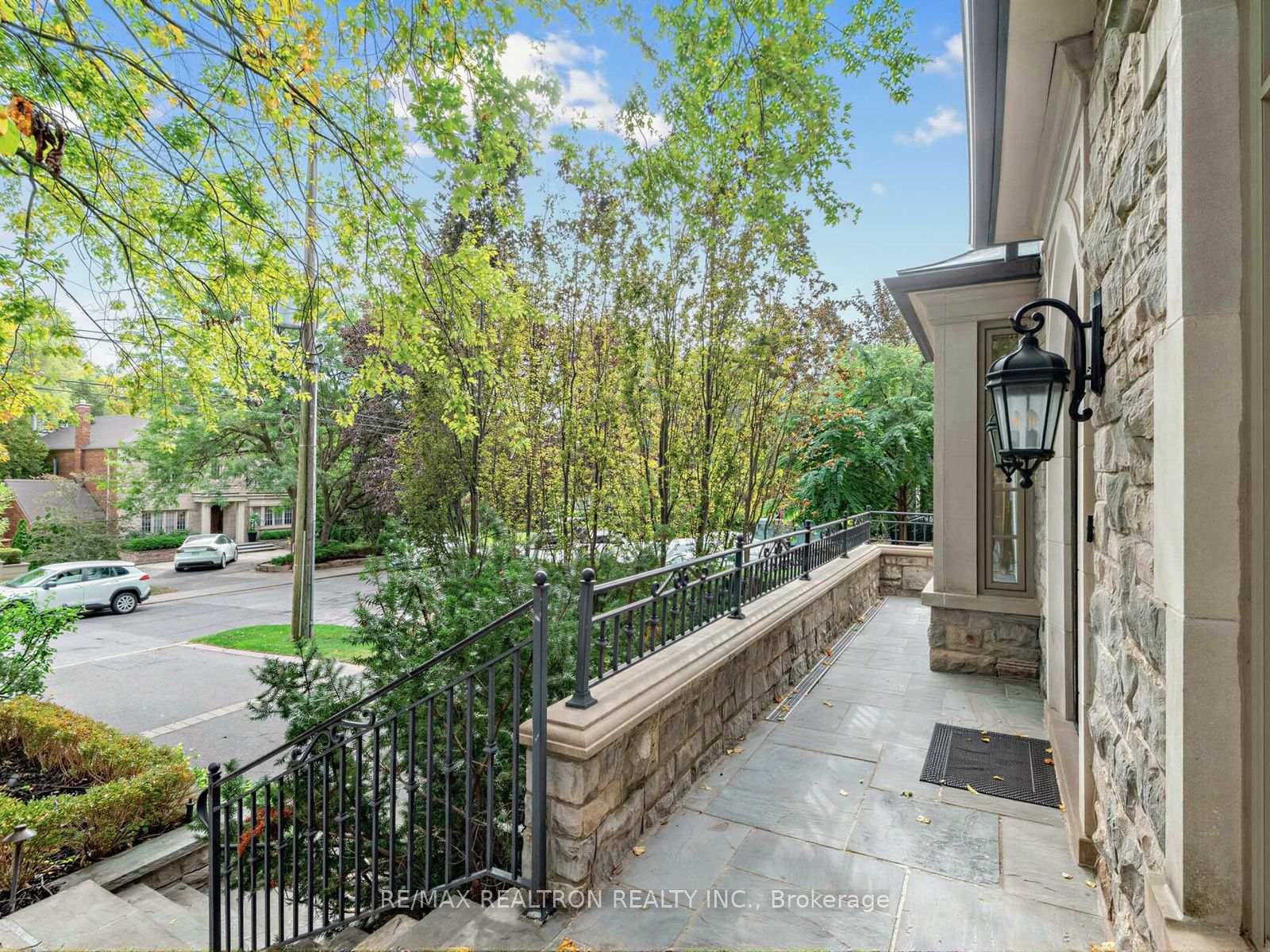 Photo 4 of 516 Vesta Drive, Toronto, Forest Hill South — HOMEH