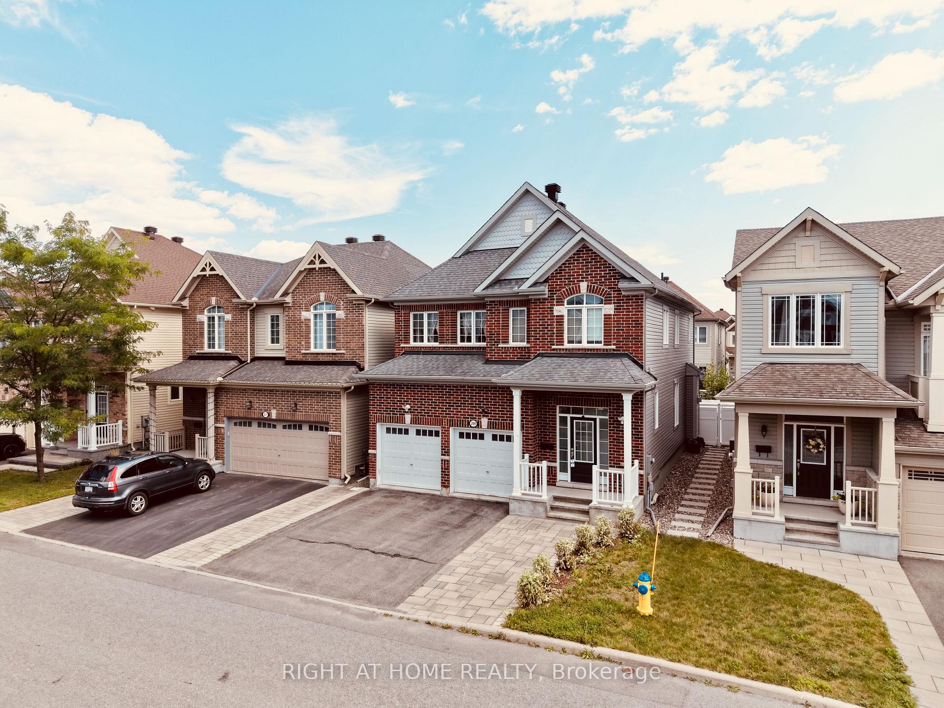 Photo 2 of 209 Rivertree Street, Ottawa, Kanata - Emerald Meadows/Trailwest — HOMEH