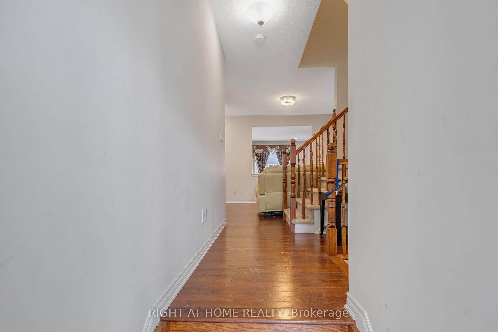 Photo 5 of 209 Rivertree Street, Ottawa, Kanata - Emerald Meadows/Trailwest — HOMEH