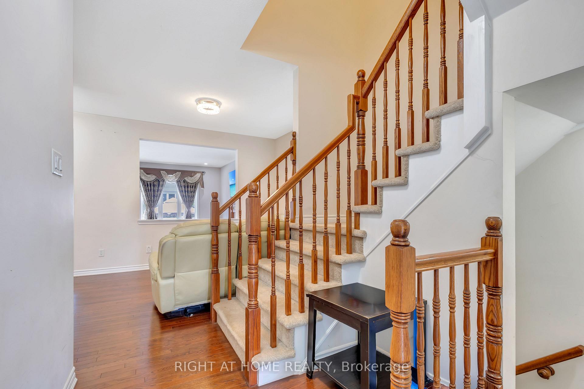 Photo 6 of 209 Rivertree Street, Ottawa, Kanata - Emerald Meadows/Trailwest — HOMEH