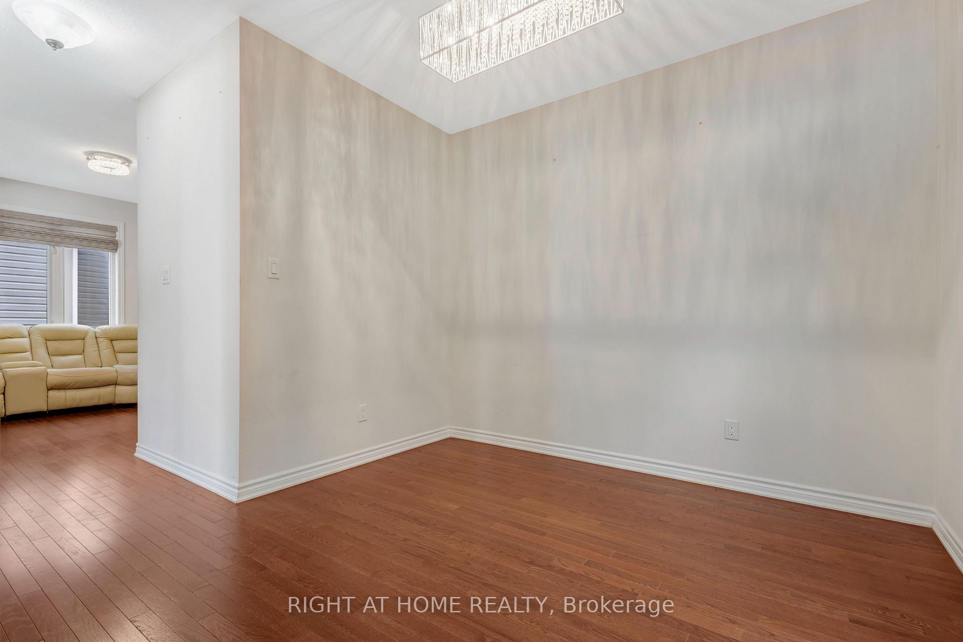 Photo 8 of 209 Rivertree Street, Ottawa, Kanata - Emerald Meadows/Trailwest — HOMEH