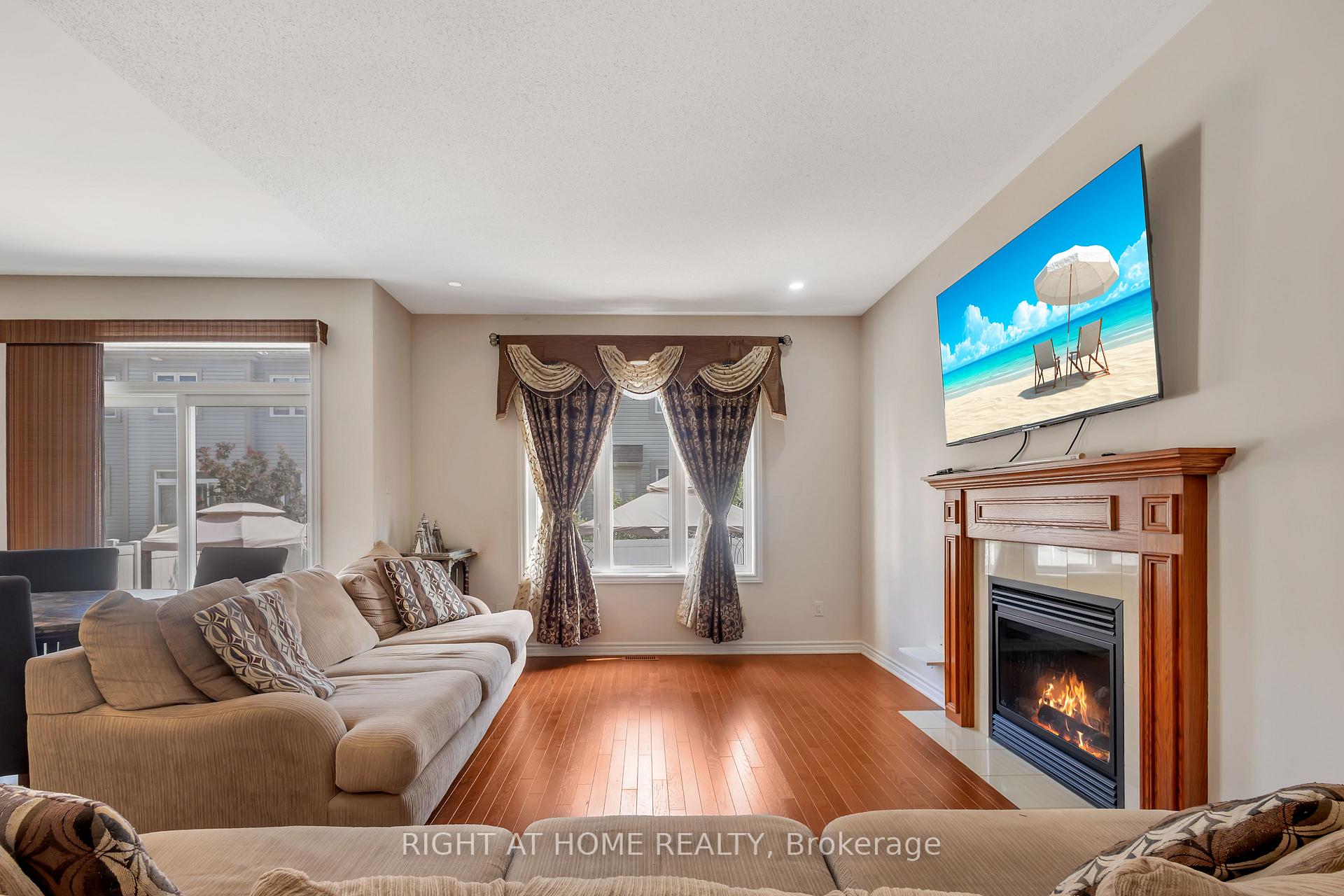 Photo 12 of 209 Rivertree Street, Ottawa, Kanata - Emerald Meadows/Trailwest — HOMEH