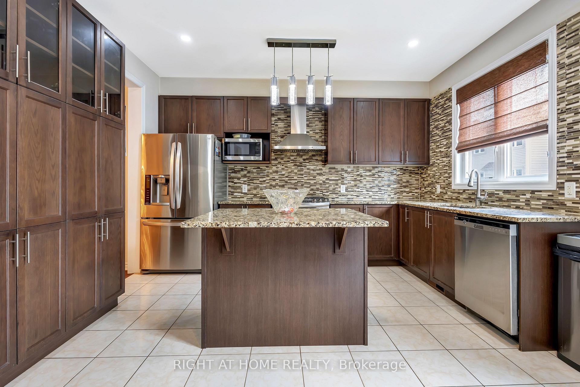 Photo 14 of 209 Rivertree Street, Ottawa, Kanata - Emerald Meadows/Trailwest — HOMEH