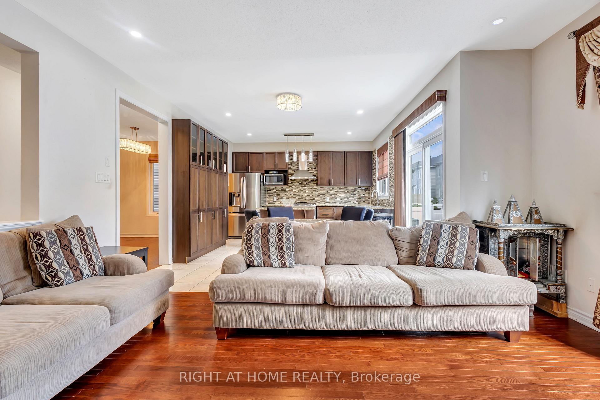 Photo 20 of 209 Rivertree Street, Ottawa, Kanata - Emerald Meadows/Trailwest — HOMEH
