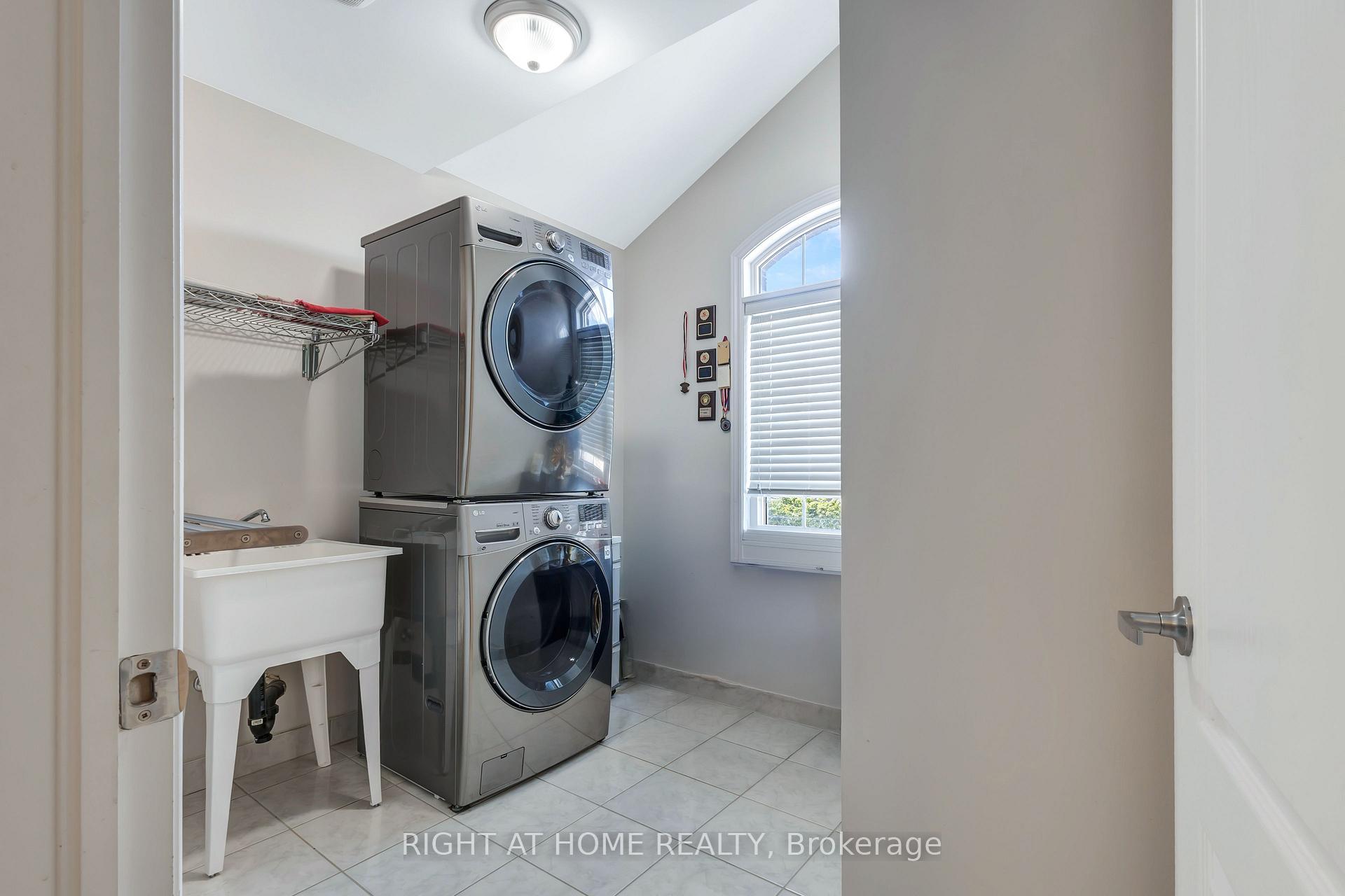 Photo 21 of 209 Rivertree Street, Ottawa, Kanata - Emerald Meadows/Trailwest — HOMEH