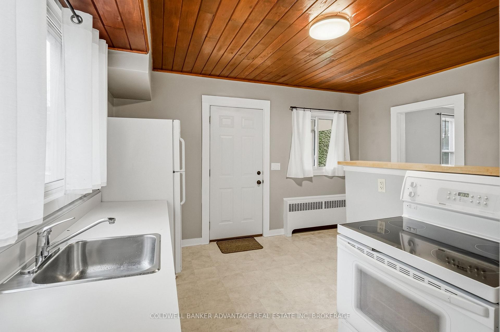 Photo 12 of 368 Niagara Street, Welland, Prince Charles — HOMEH