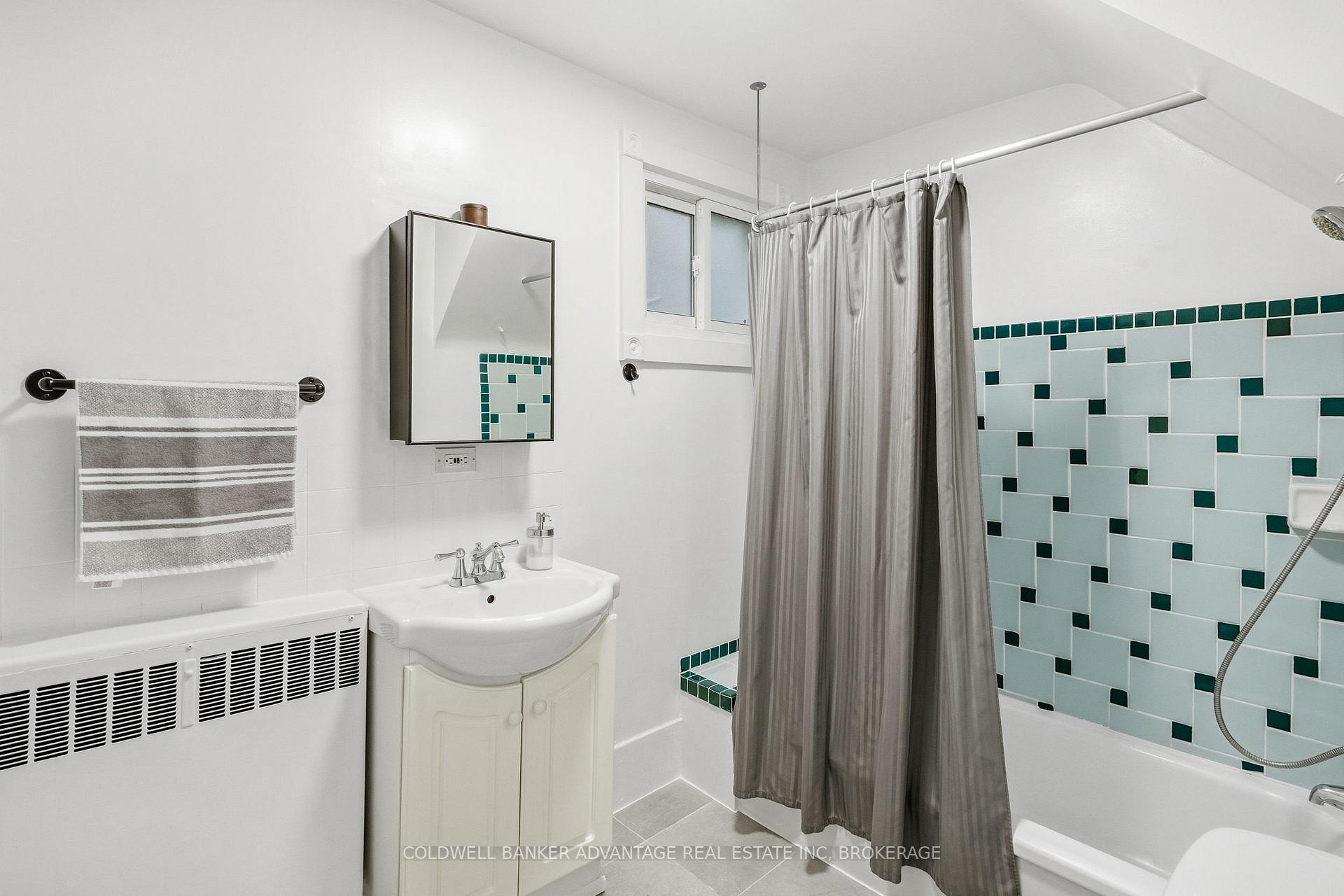 Photo 25 of 368 Niagara Street, Welland, Prince Charles — HOMEH