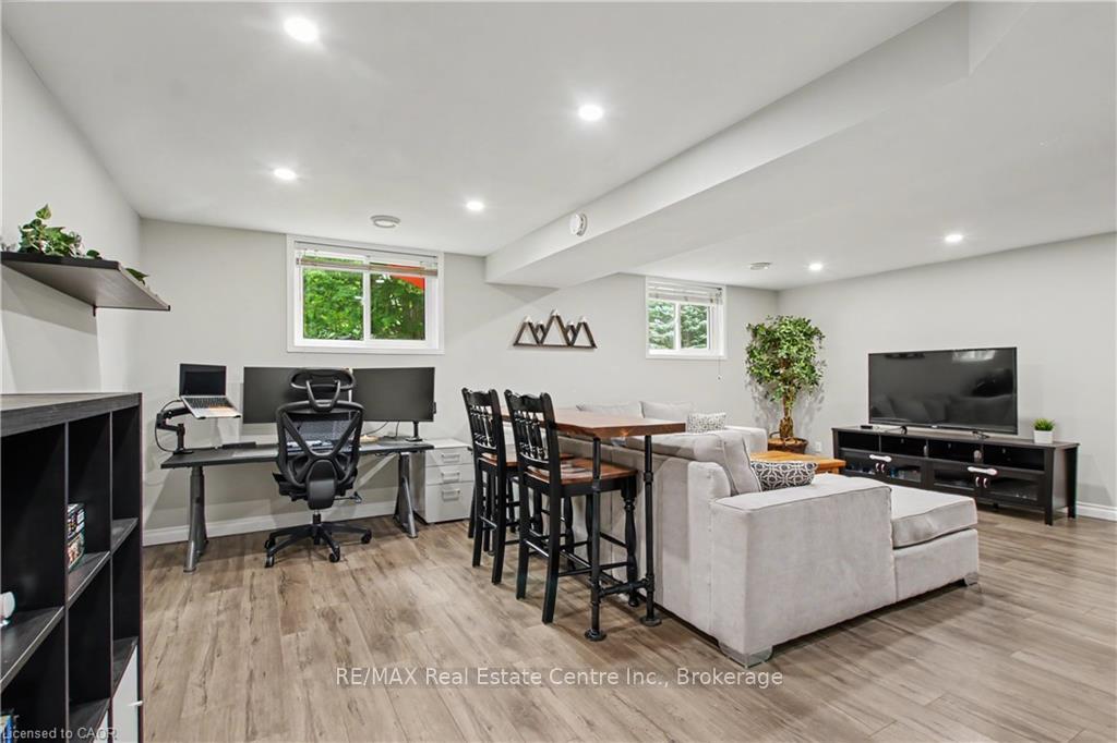 Photo 3 of 484B Red Fox Road, Waterloo, Colonial Acres — HOMEH