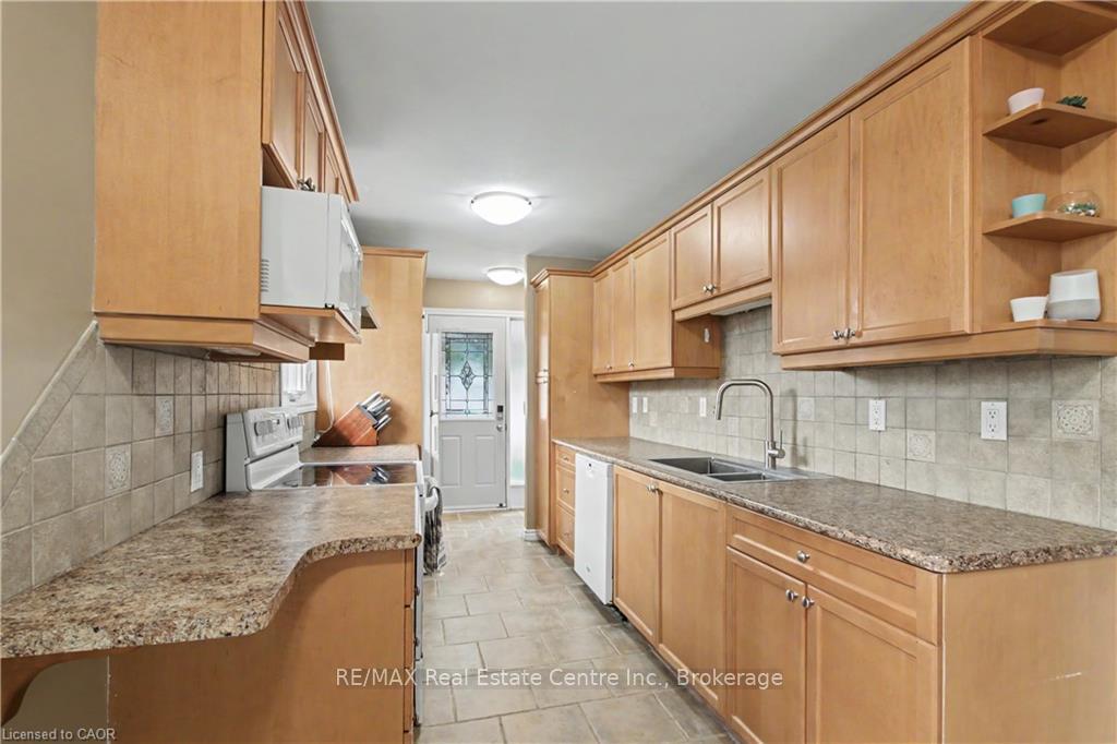 Photo 5 of 484B Red Fox Road, Waterloo, Colonial Acres — HOMEH