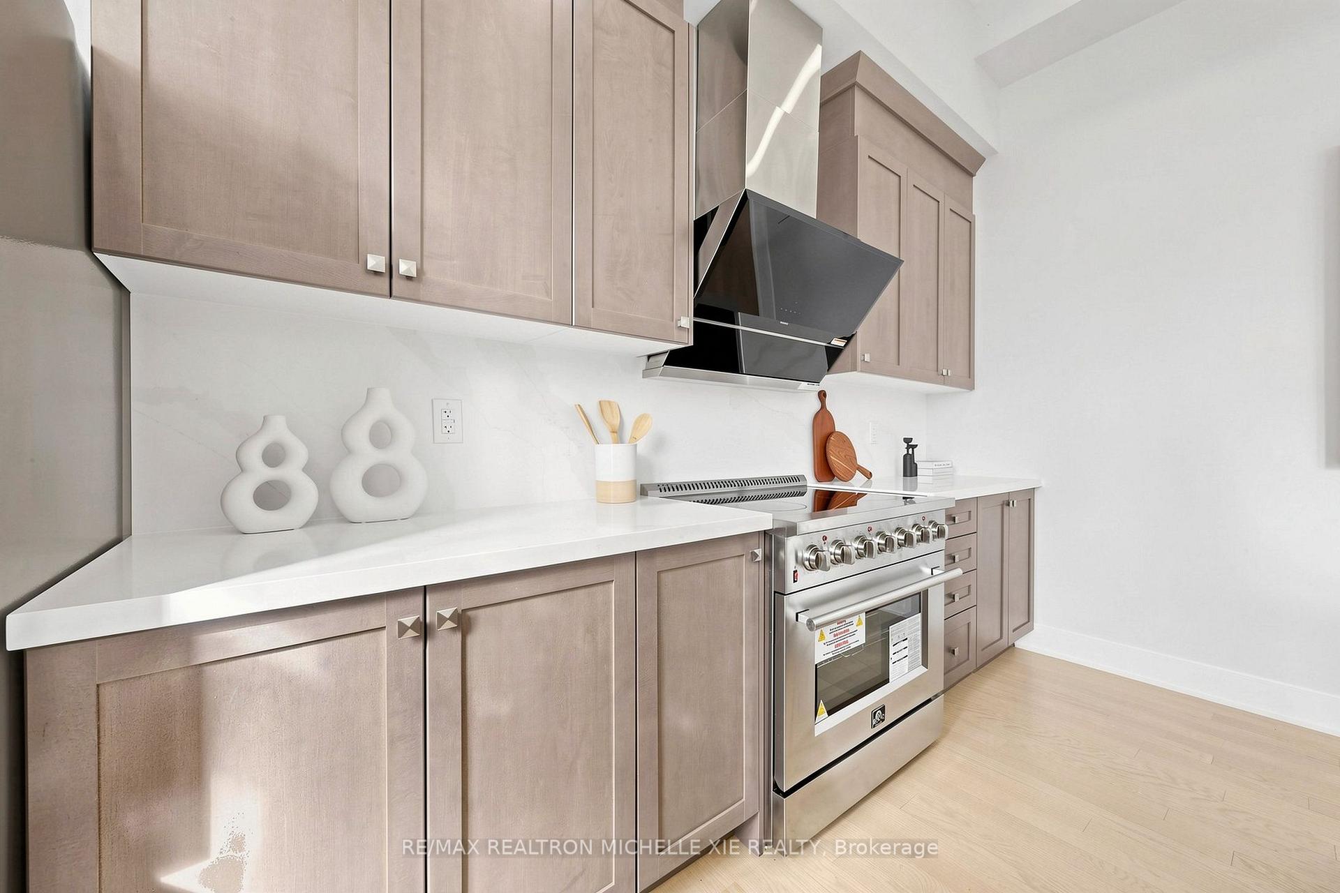 Photo 6 of 9 Nanhai Avenue, Markham, Angus Glen — HOMEH