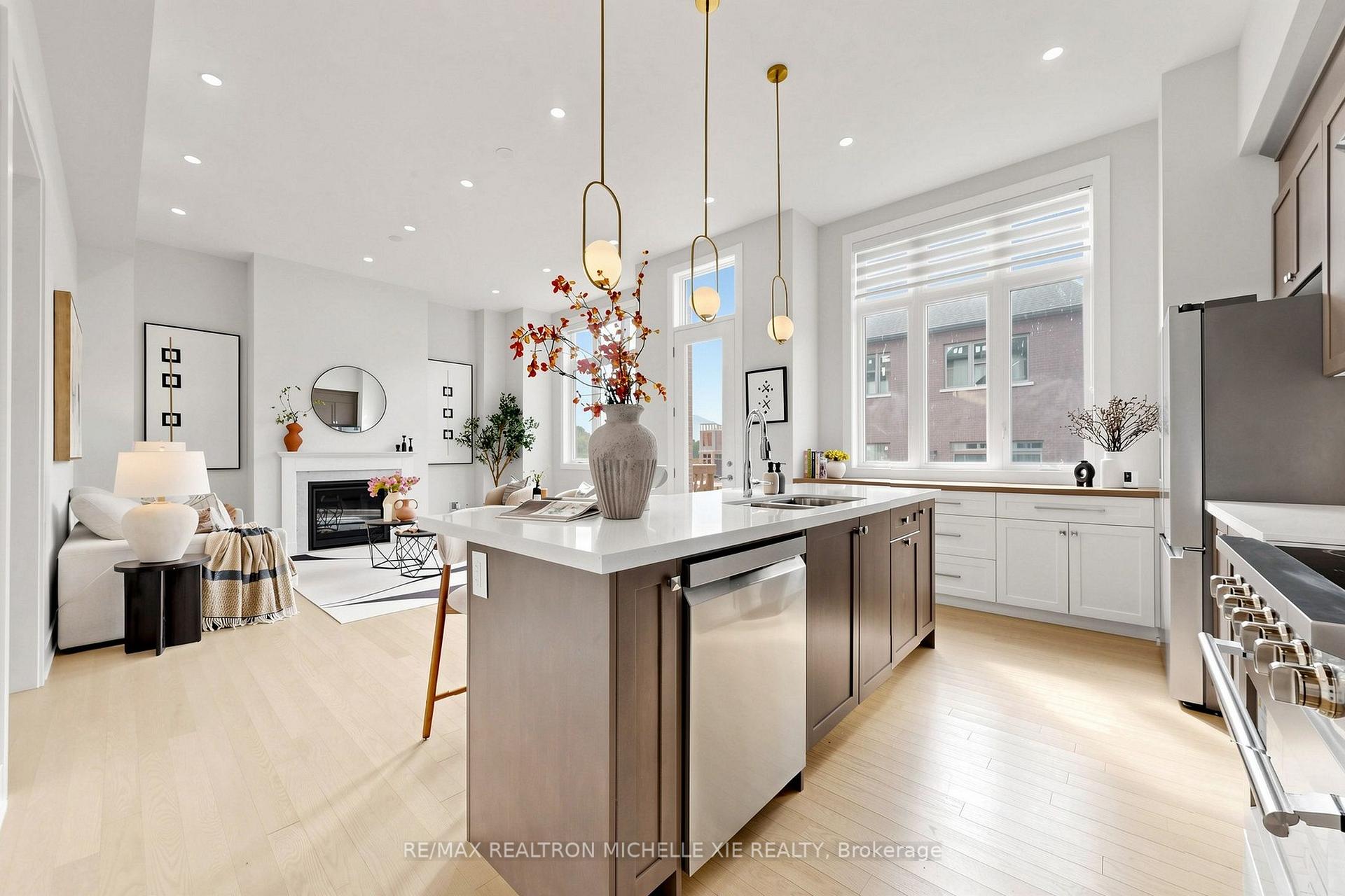 Photo 7 of 9 Nanhai Avenue, Markham, Angus Glen — HOMEH