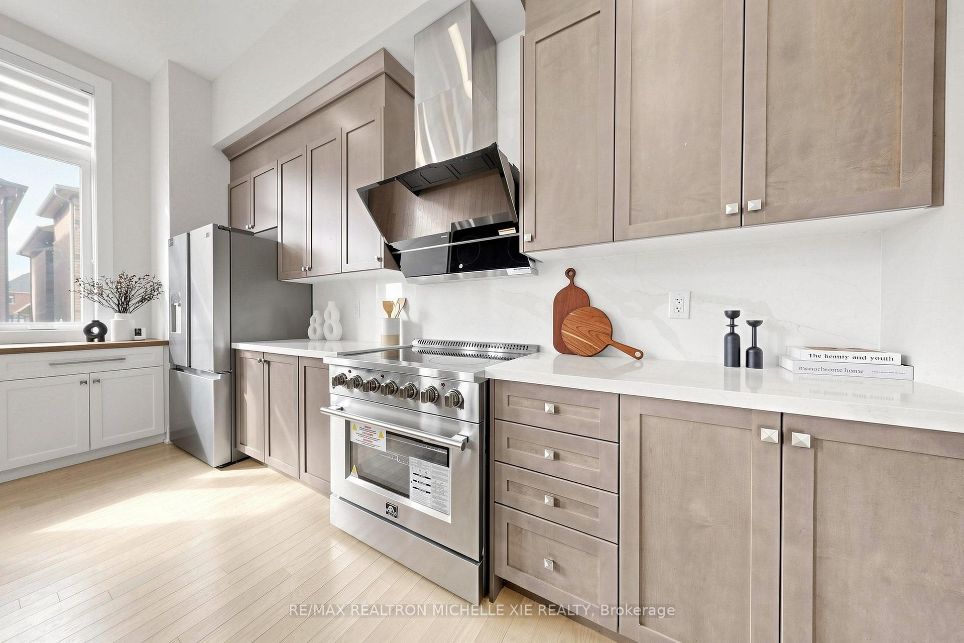 Photo 8 of 9 Nanhai Avenue, Markham, Angus Glen — HOMEH