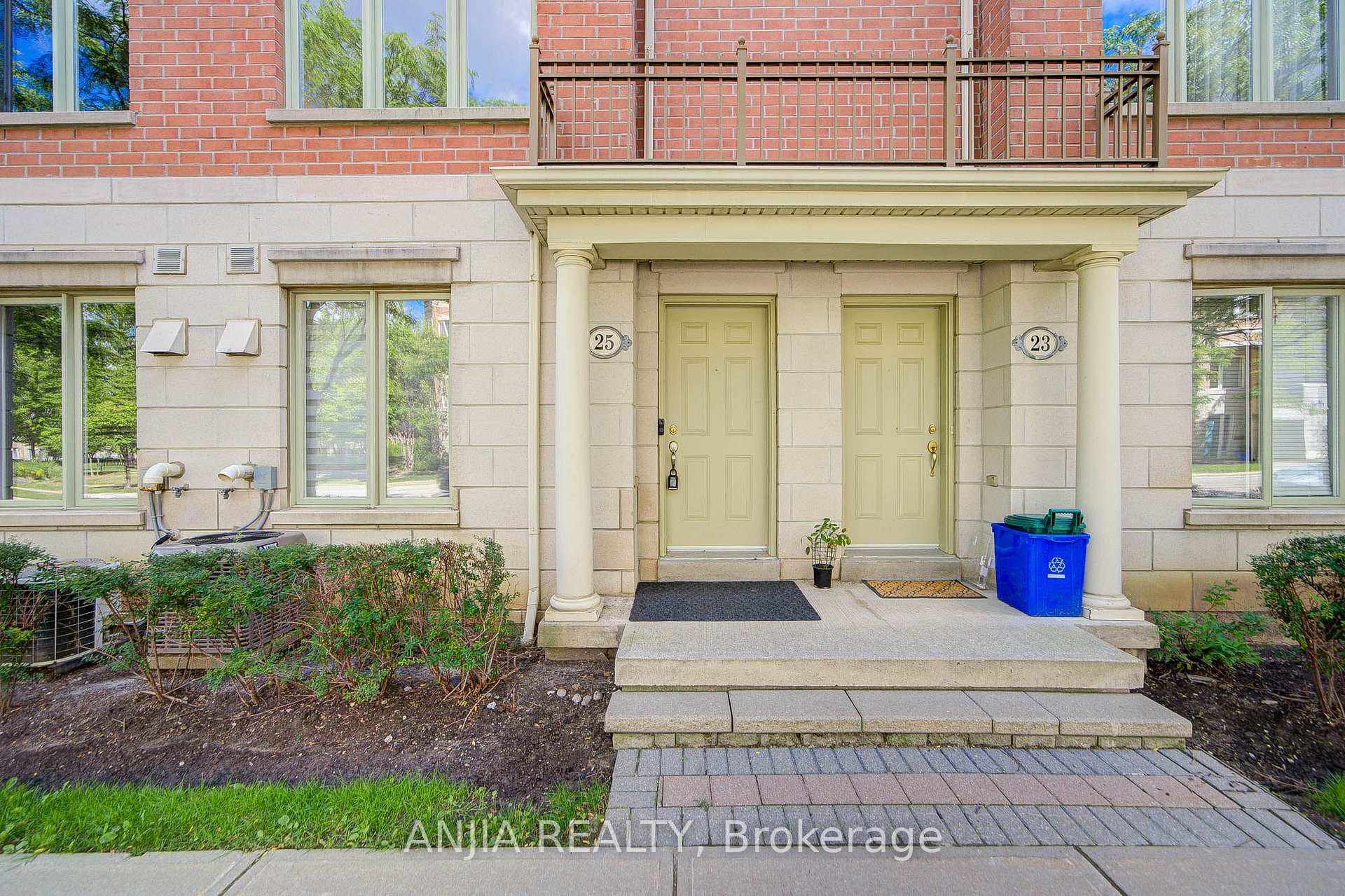 Photo 2 of 25 Galleria Parkway, Markham, Commerce Valley — HOMEH