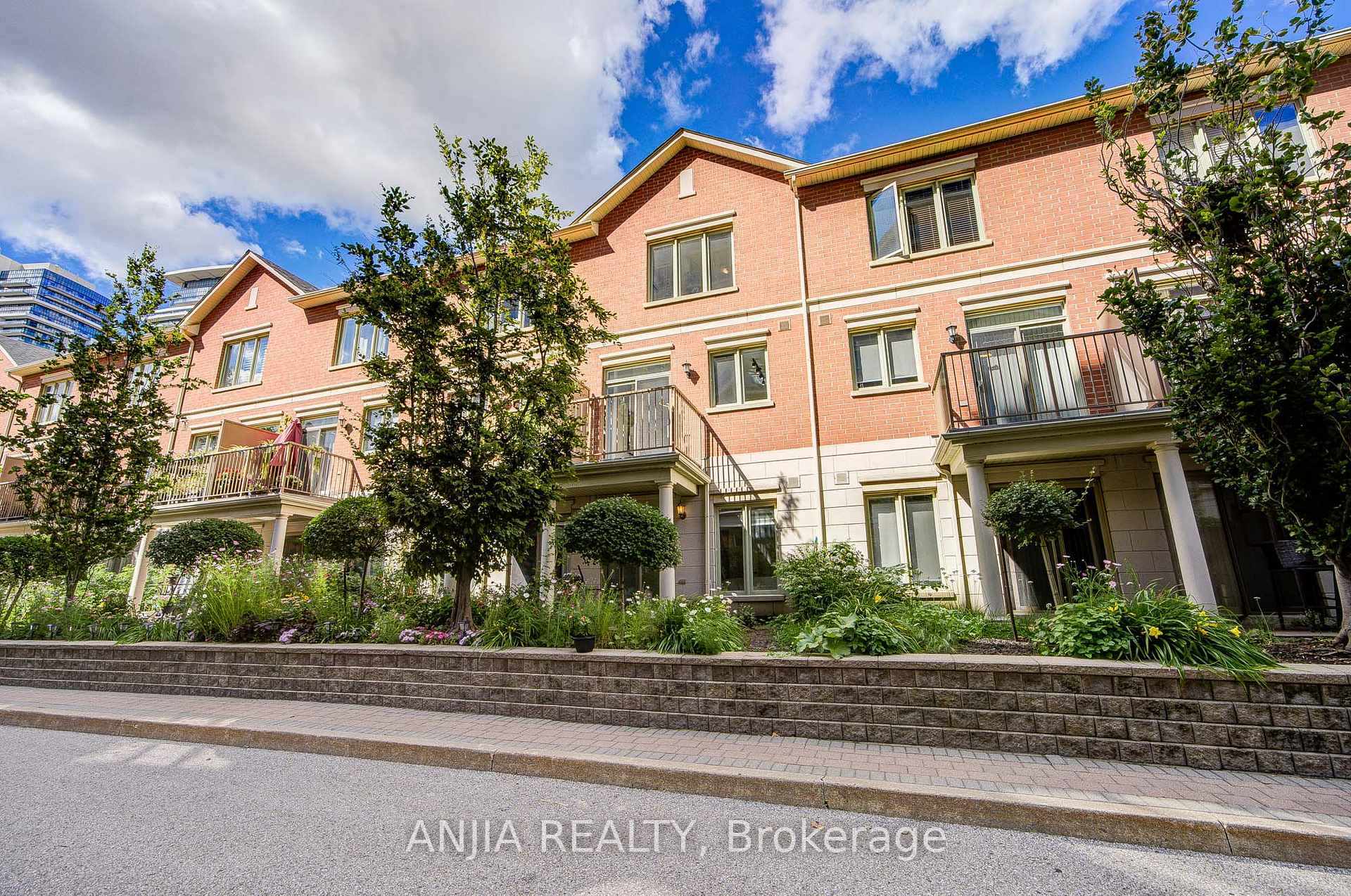 Photo 3 of 25 Galleria Parkway, Markham, Commerce Valley — HOMEH