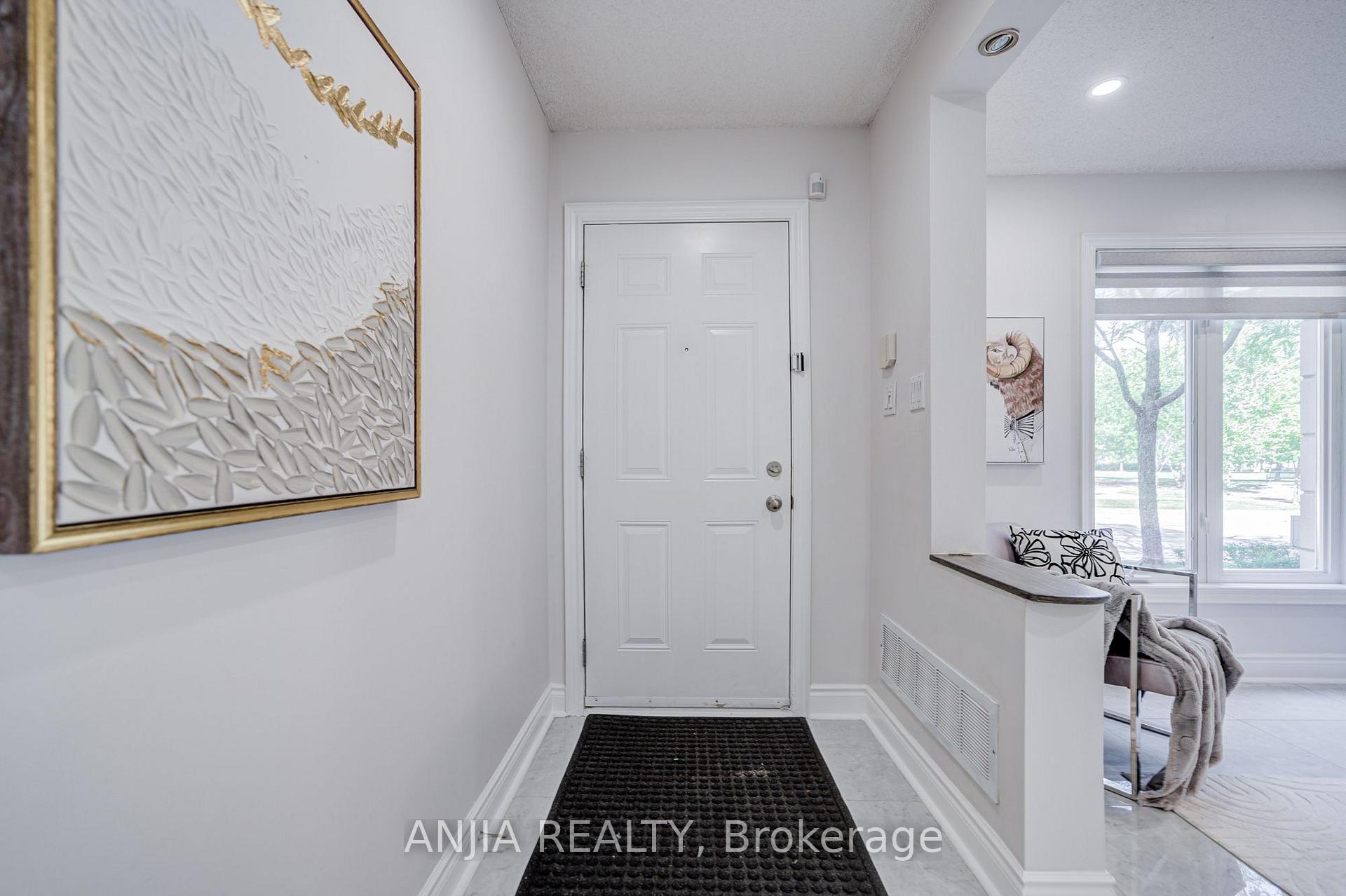 Photo 4 of 25 Galleria Parkway, Markham, Commerce Valley — HOMEH