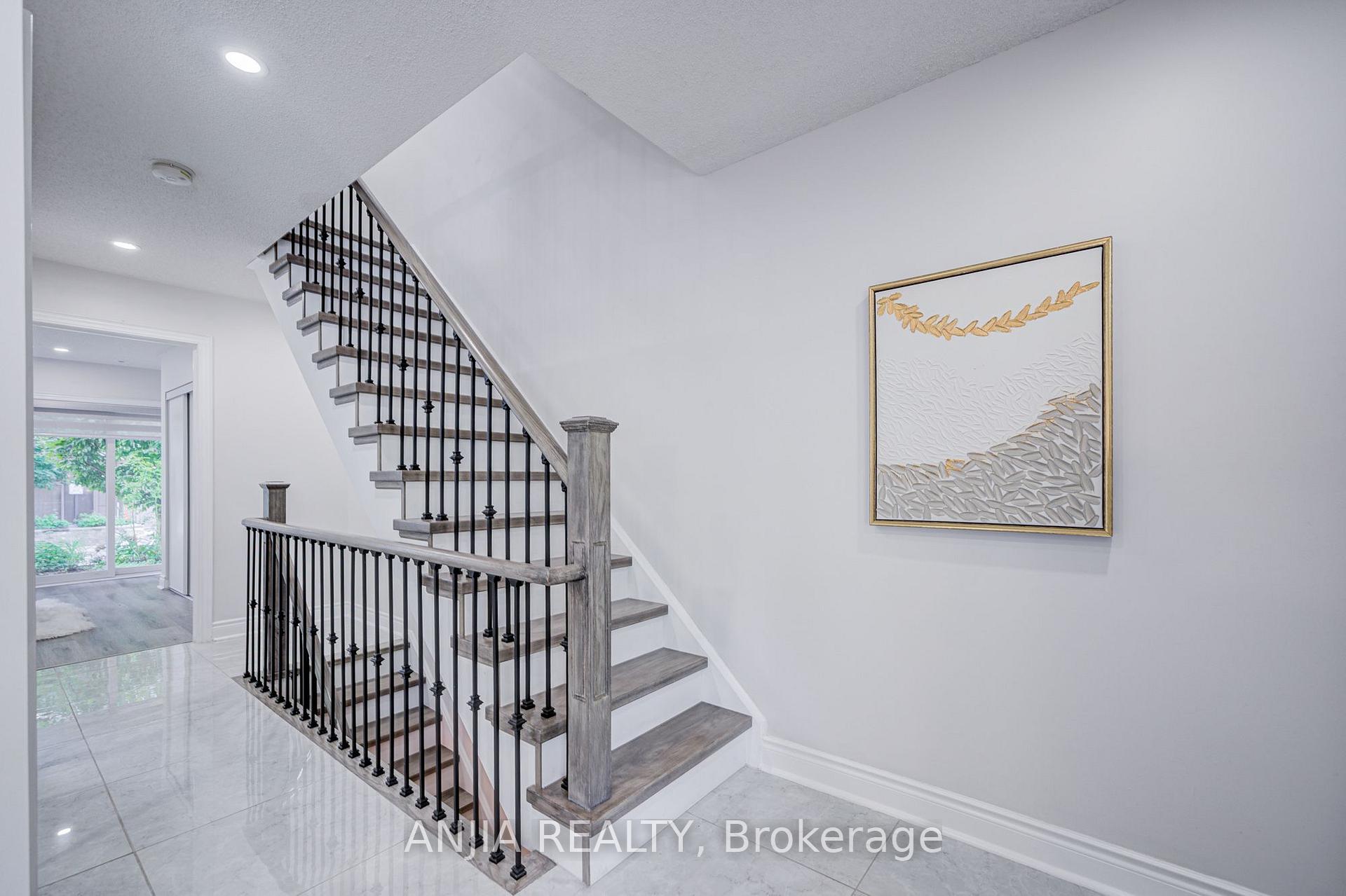 Photo 8 of 25 Galleria Parkway, Markham, Commerce Valley — HOMEH