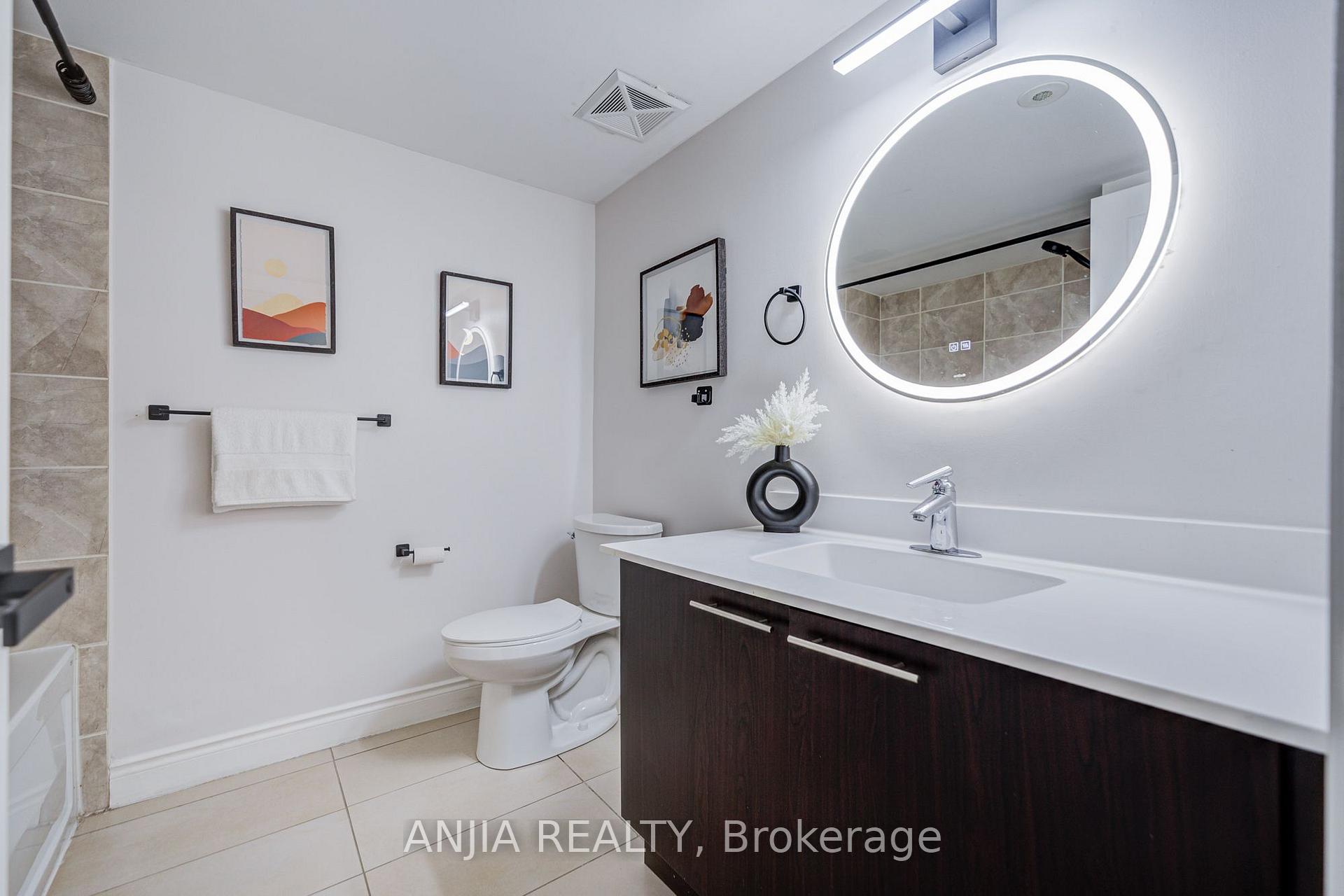 Photo 9 of 25 Galleria Parkway, Markham, Commerce Valley — HOMEH